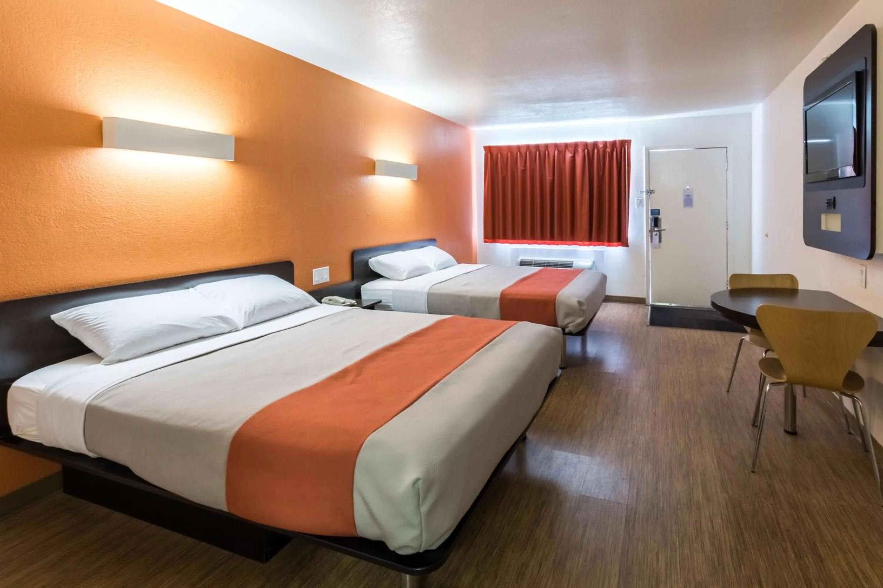 TV and multimedia, Bed in Motel 6-Stephenville, TX