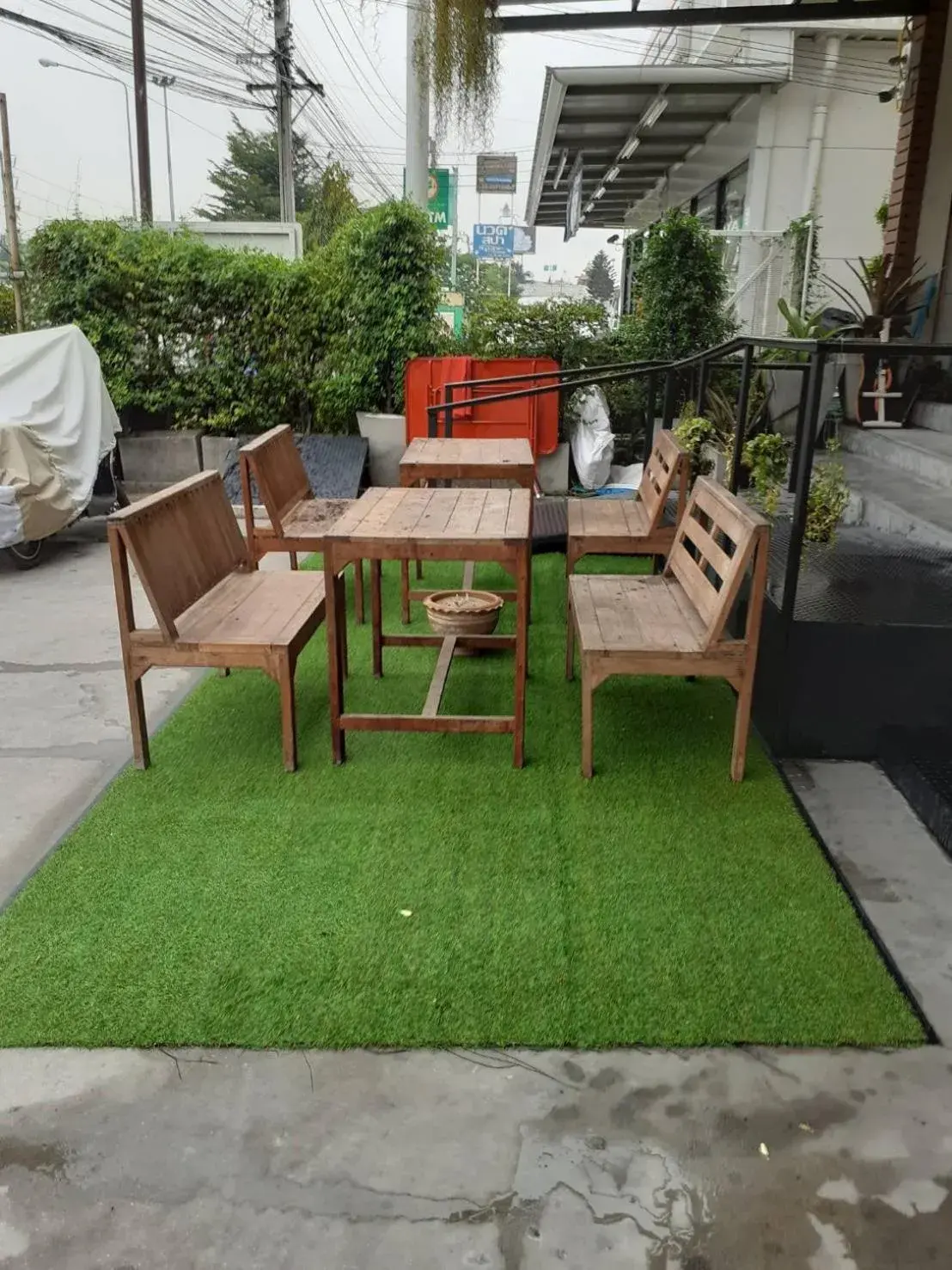 Property building in Best Bed Suvarnabhumi Hostel Property building in Best Bed Suvarnabhumi Hostel