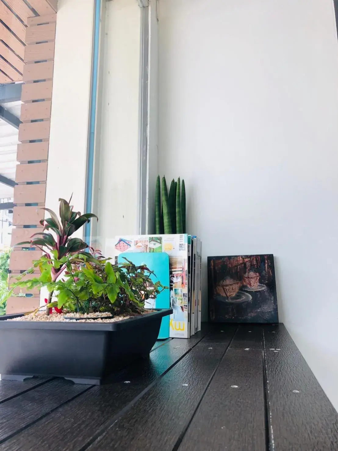 Communal lounge/ TV room in Best Bed Suvarnabhumi Hostel Communal lounge/ TV room in Best Bed Suvarnabhumi Hostel