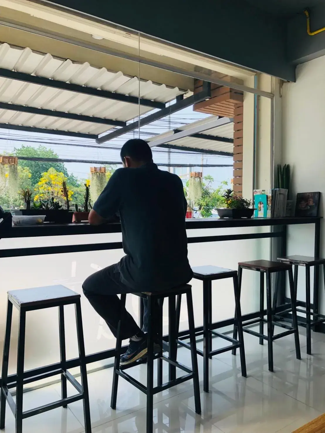 People in Best Bed Suvarnabhumi Hostel People in Best Bed Suvarnabhumi Hostel