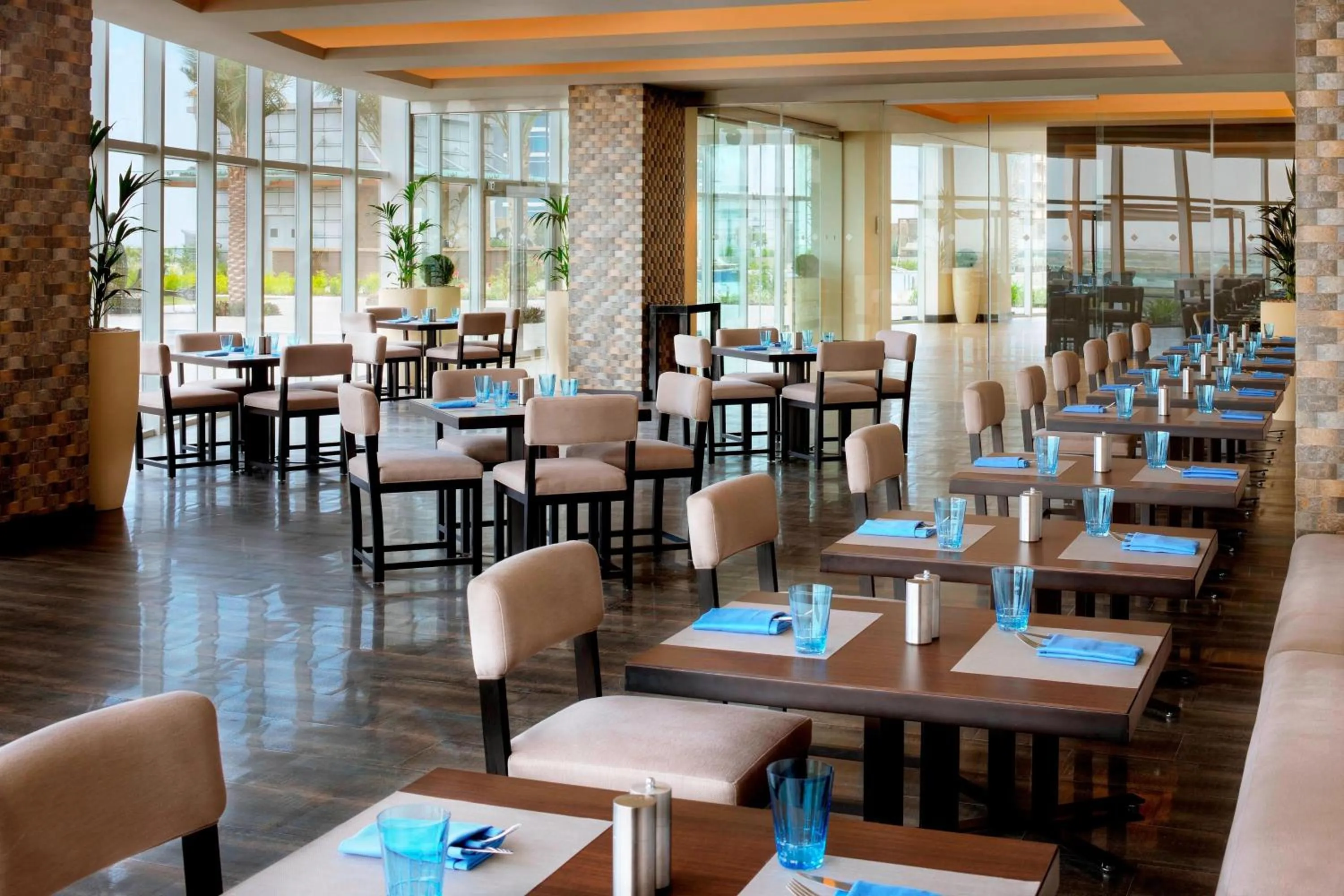 Swimming pool in JW Marriott Marquis Hotel Dubai