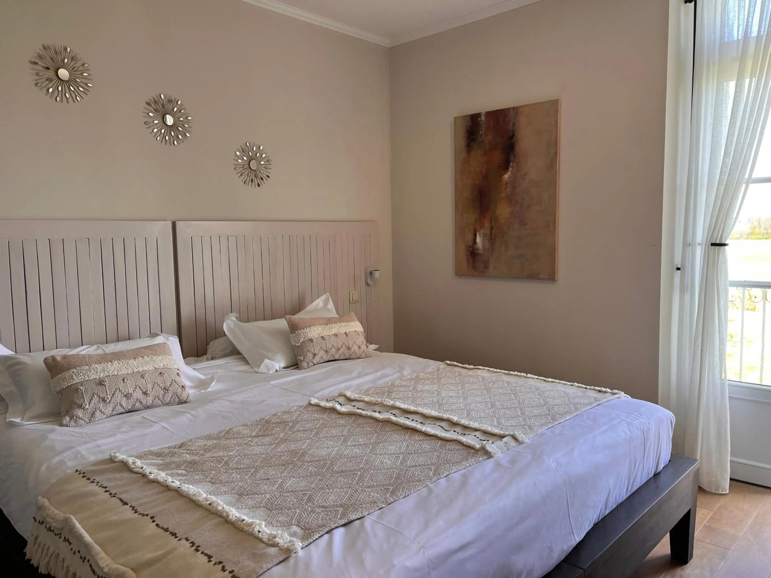 Bed in B&B La Mirande de Saint-Clar