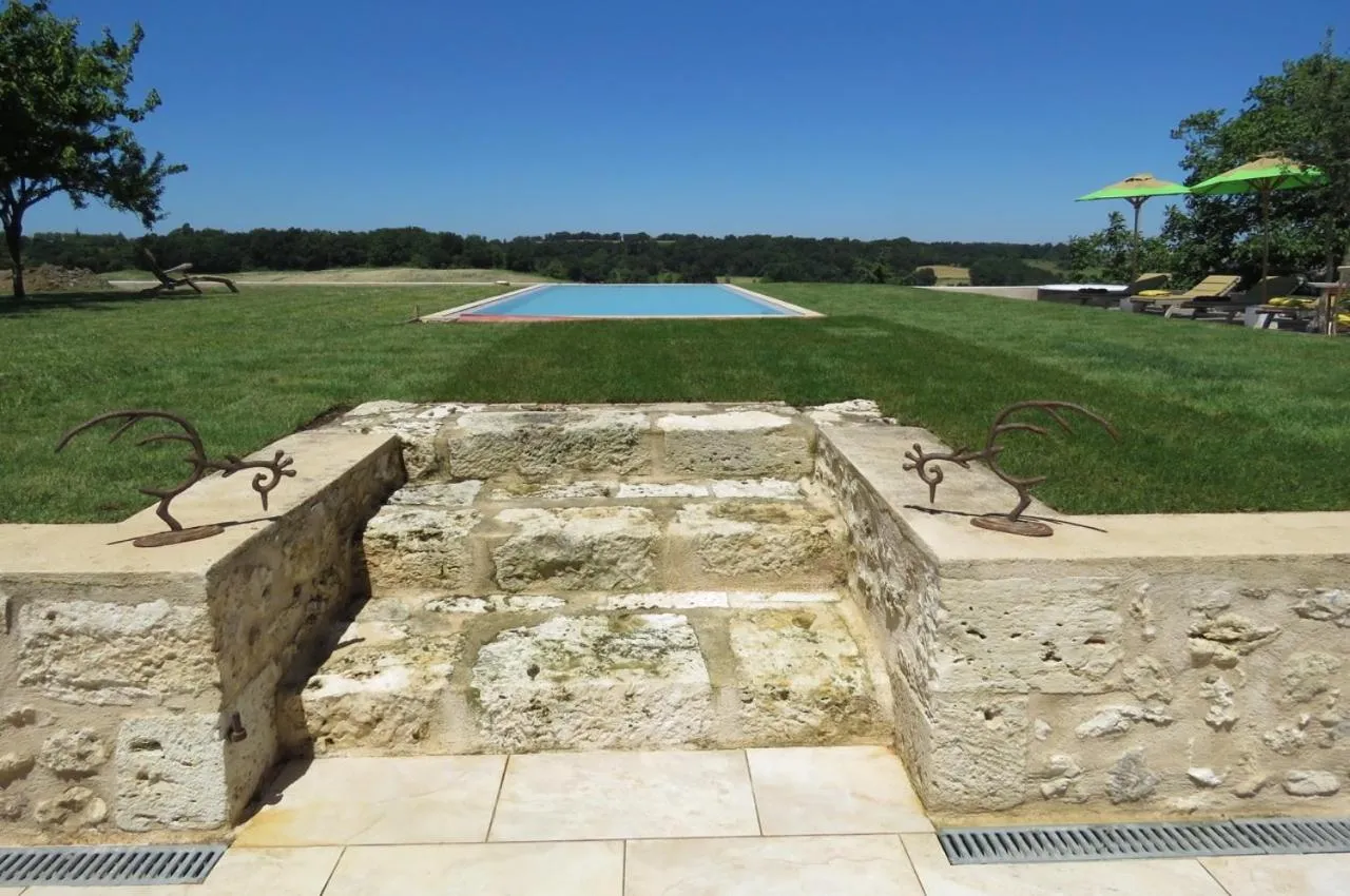 Swimming pool in B&B La Mirande de Saint-Clar