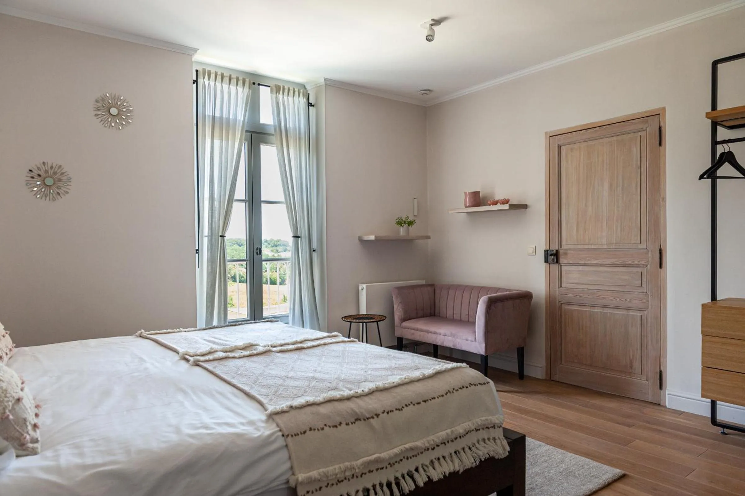 Balcony/Terrace, Bed in B&B La Mirande de Saint-Clar