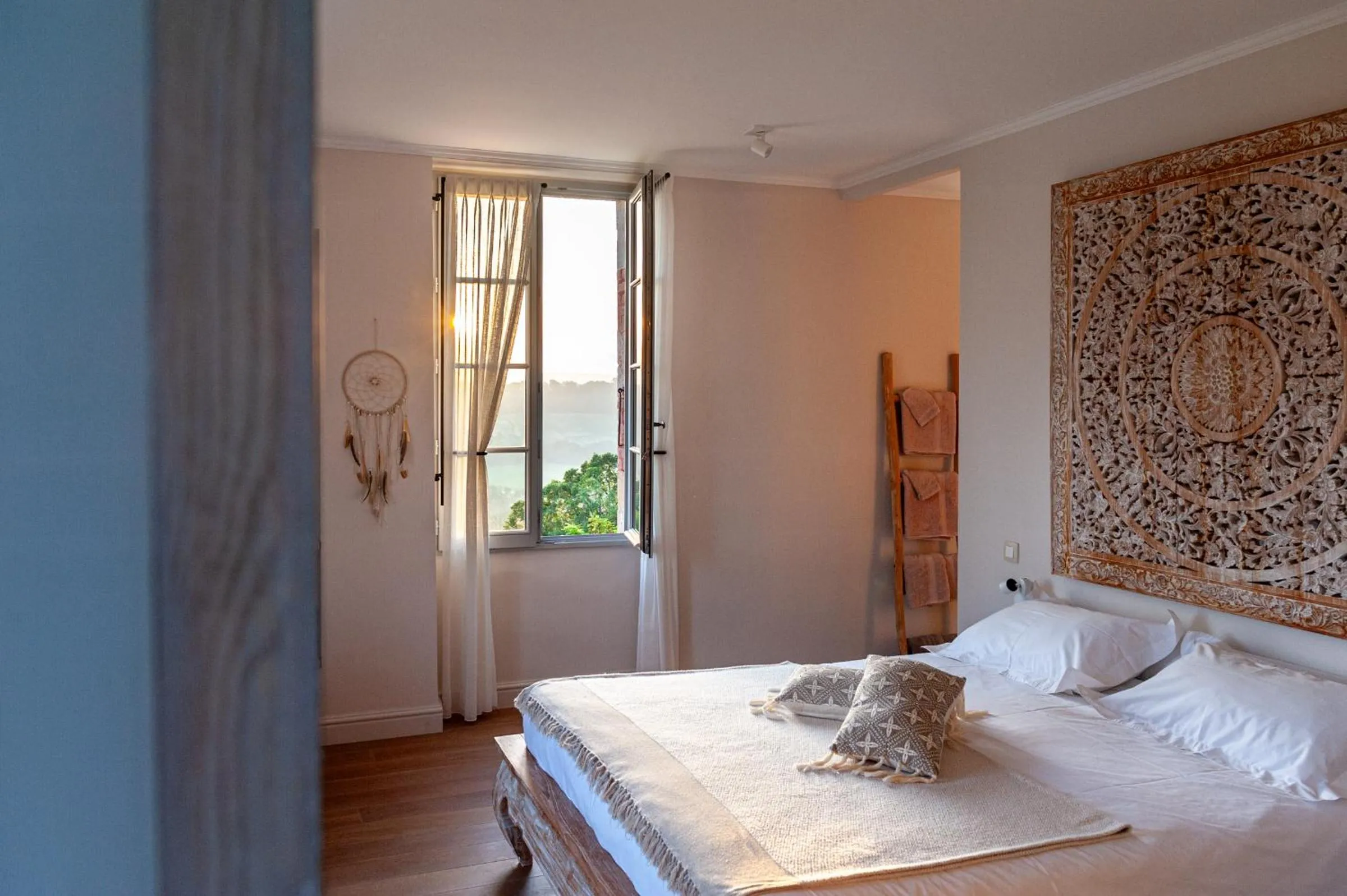 Bathroom, Bed in B&B La Mirande de Saint-Clar