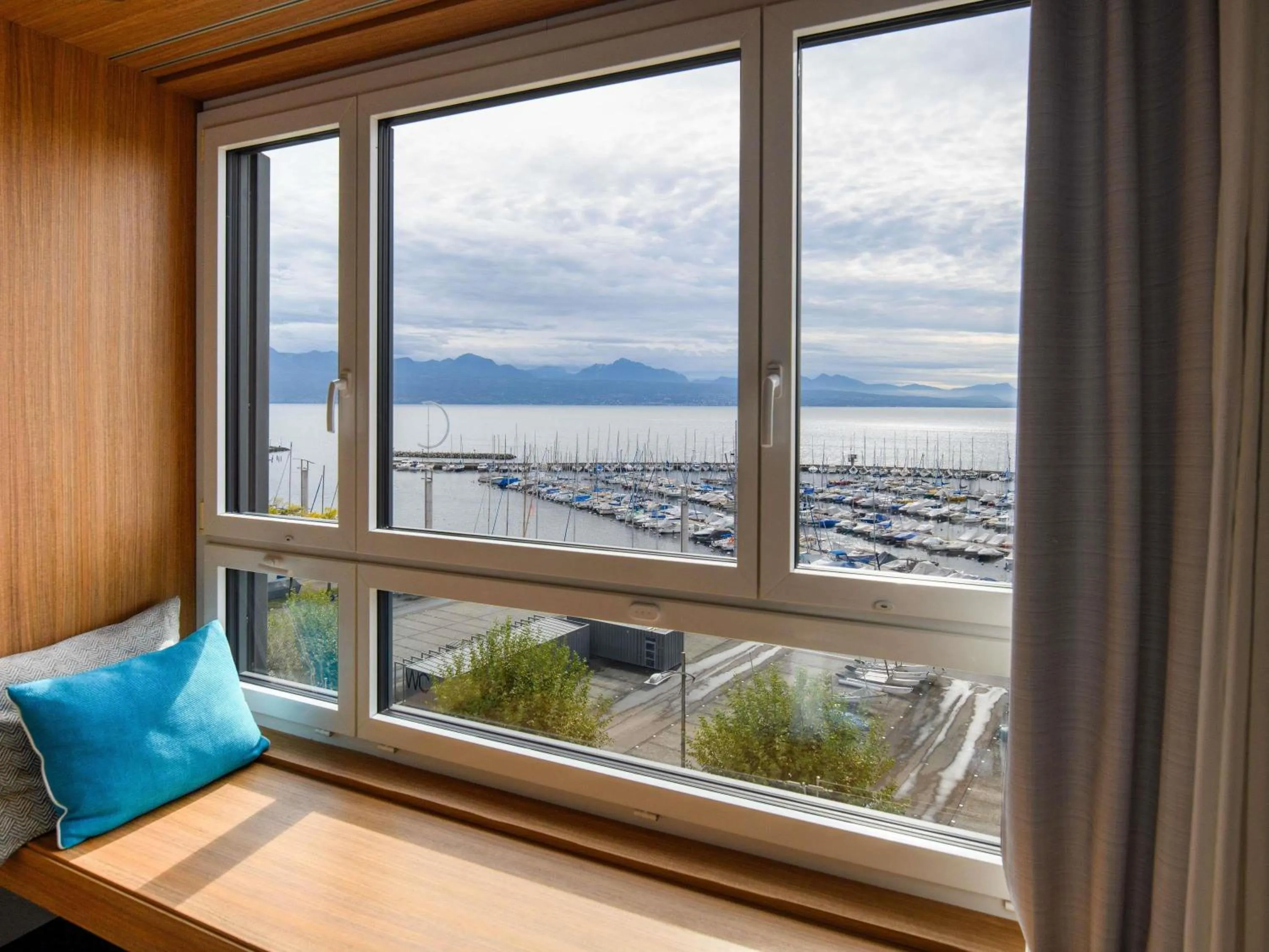 Bedroom in Mövenpick Hotel Lausanne