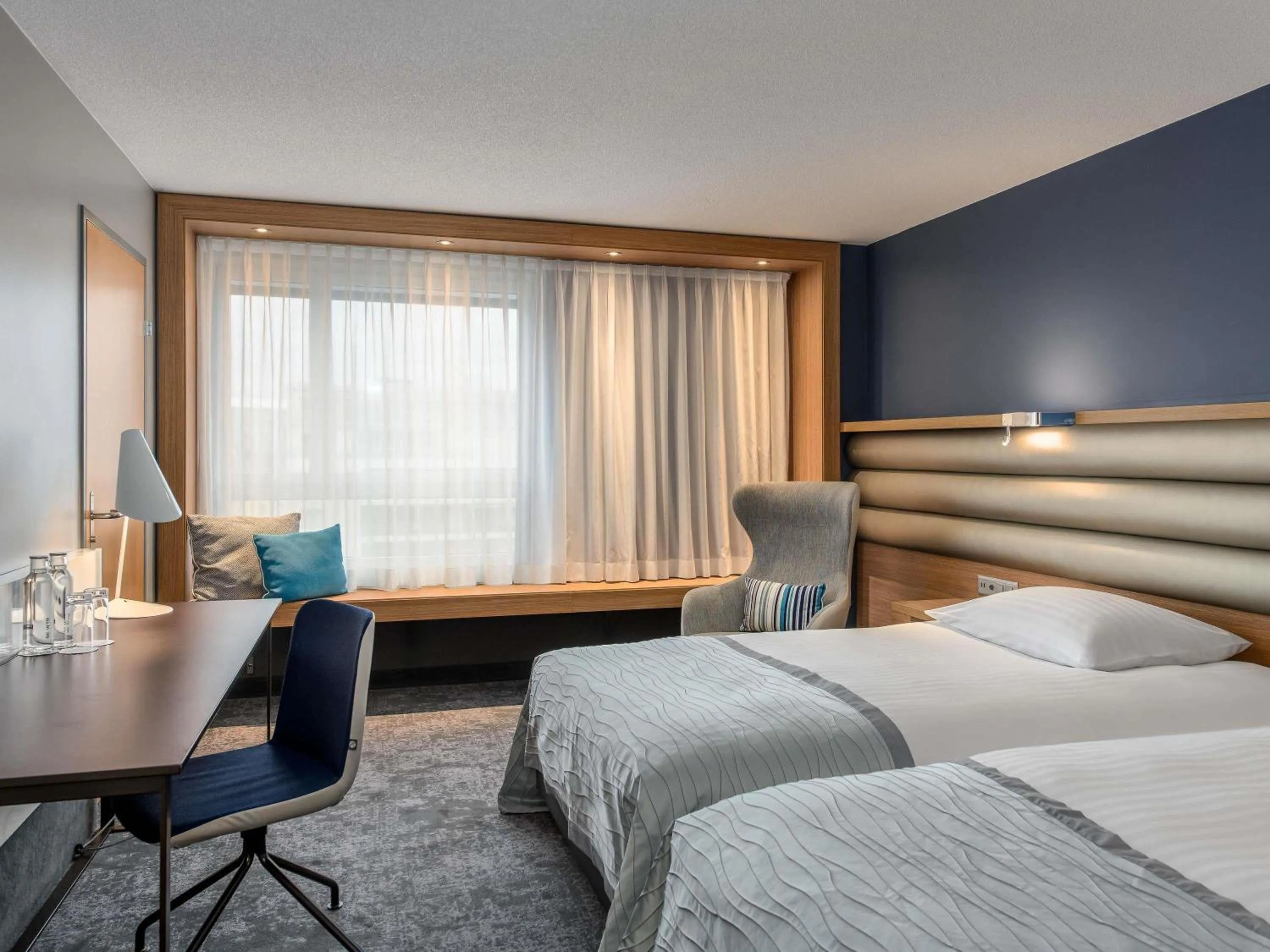 Bedroom, Bed in Mövenpick Hotel Lausanne