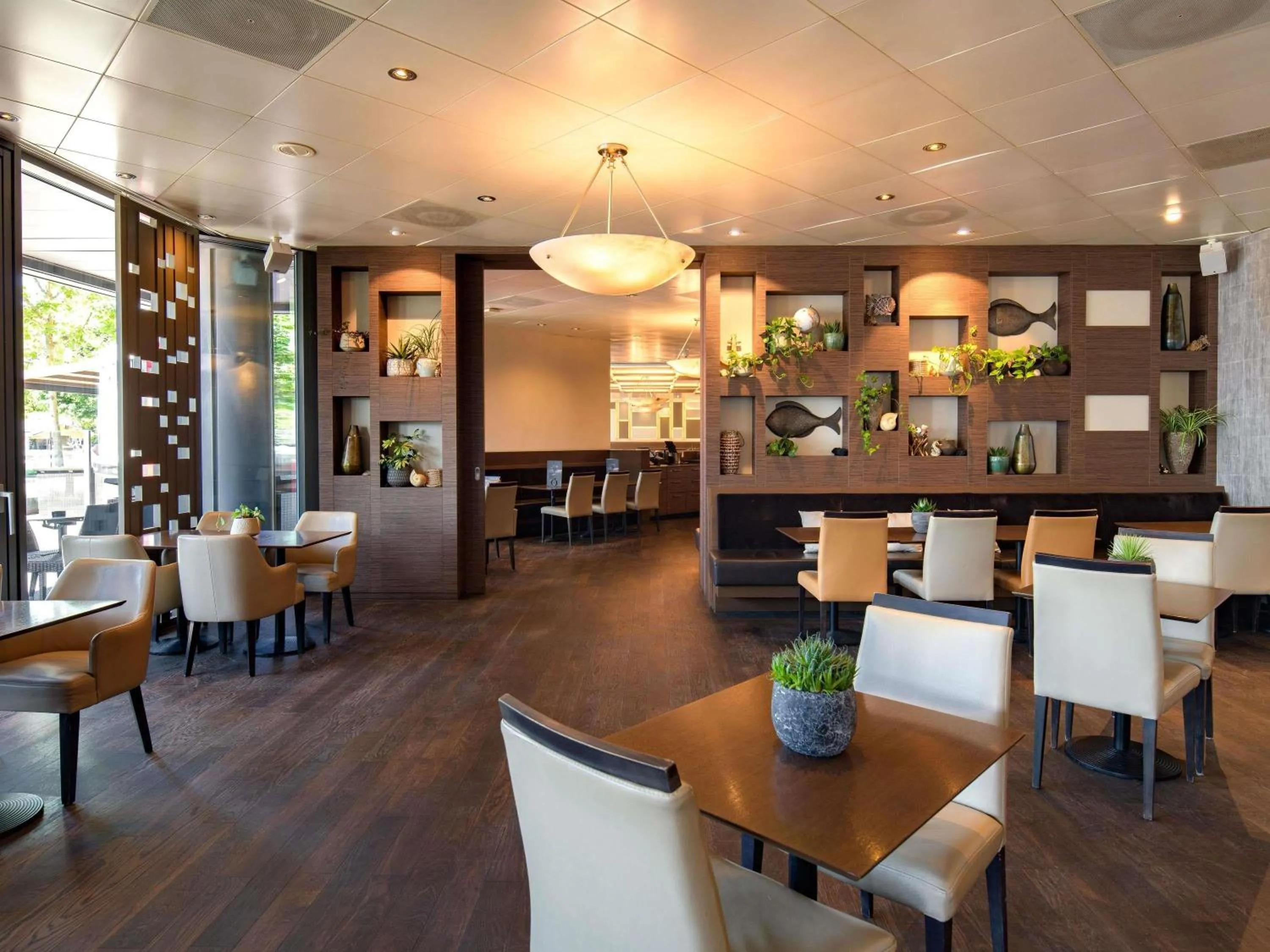 Lounge or bar in Mövenpick Hotel Lausanne