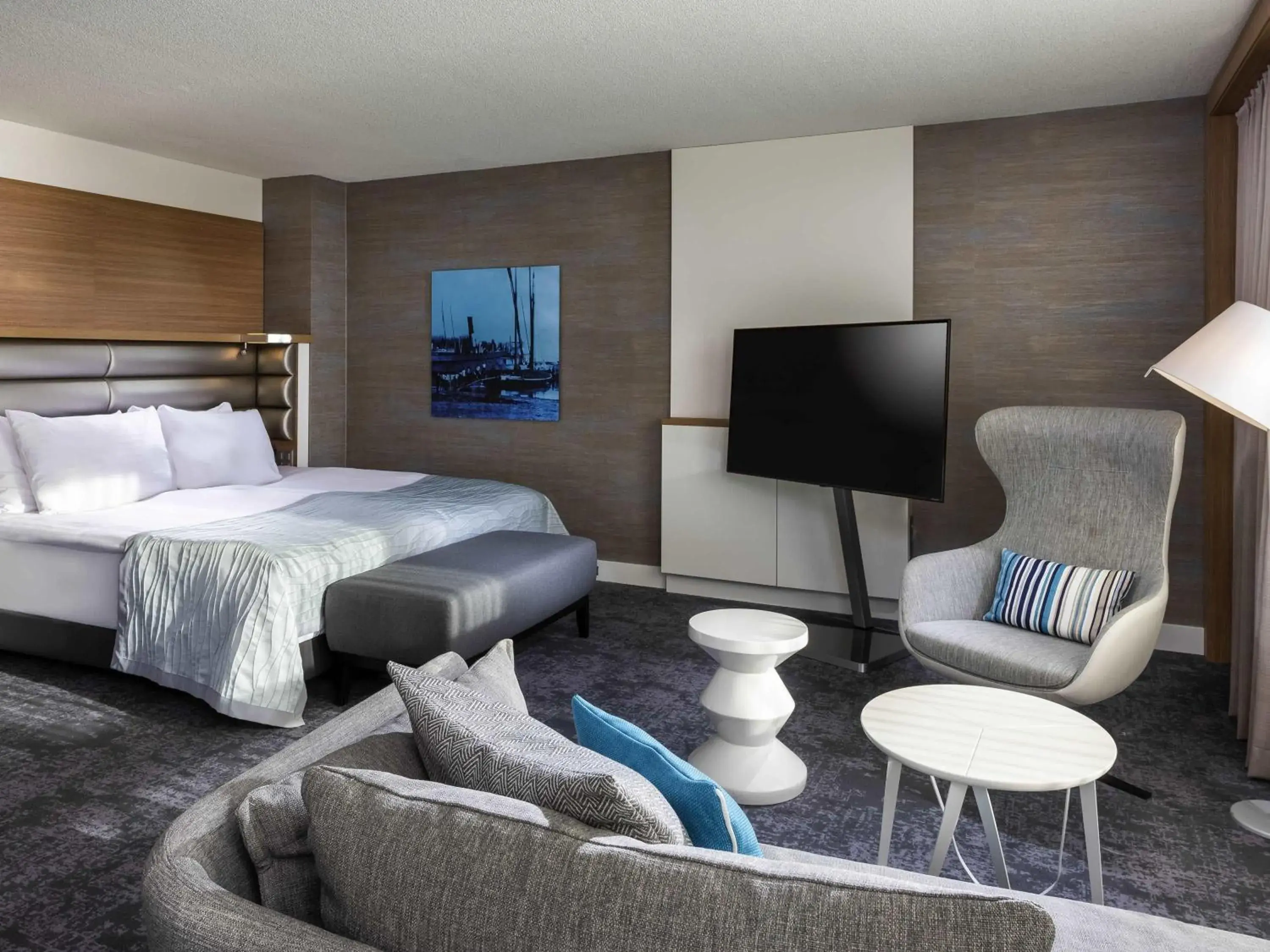 Bedroom, Bed in Mövenpick Hotel Lausanne Bedroom, Bed in Mövenpick Hotel Lausanne