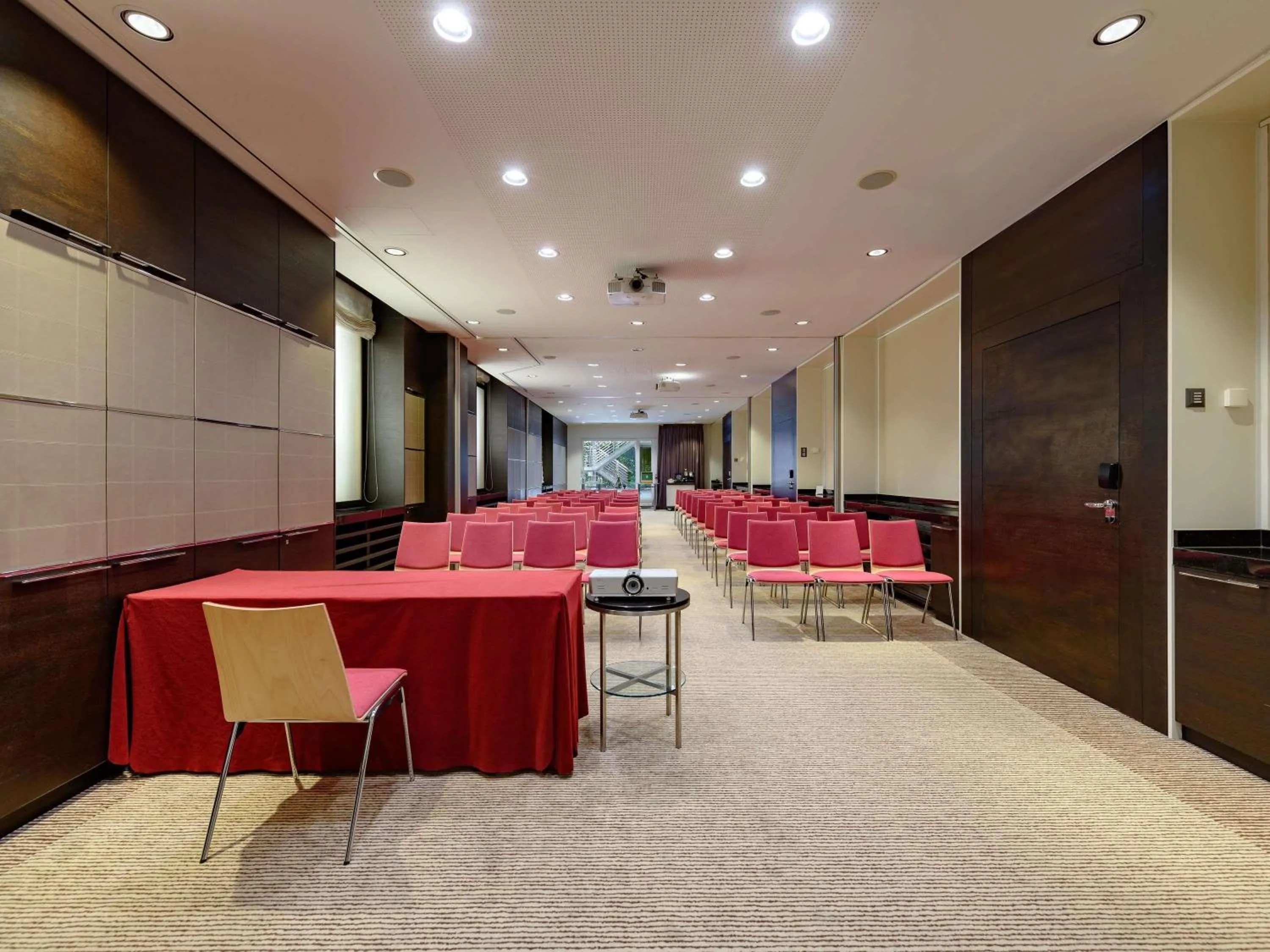 Meeting/conference room in Mövenpick Hotel Lausanne
