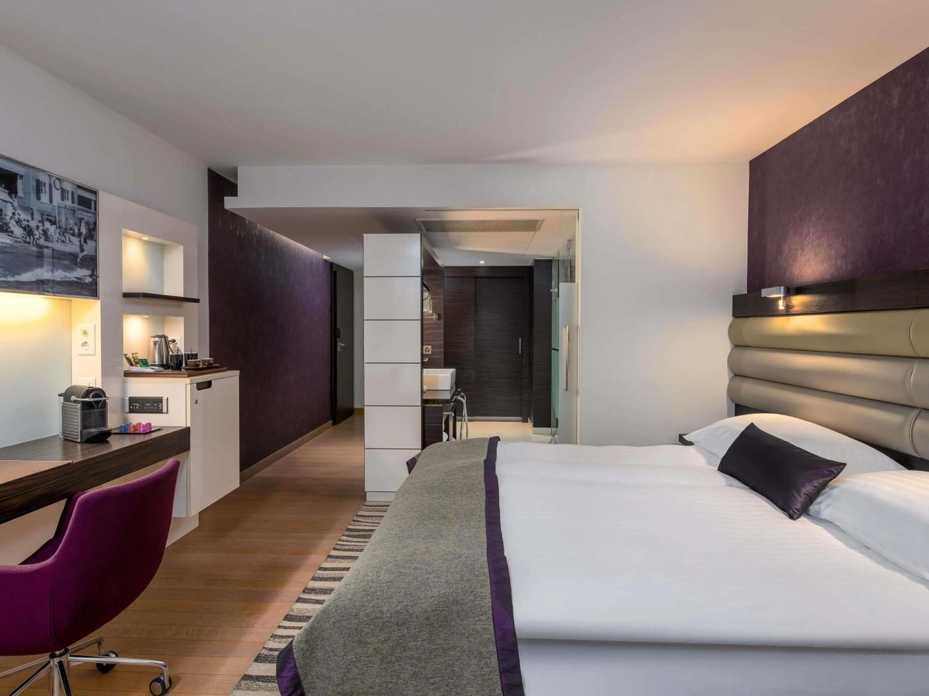 Bedroom, Bed in Mövenpick Hotel Lausanne