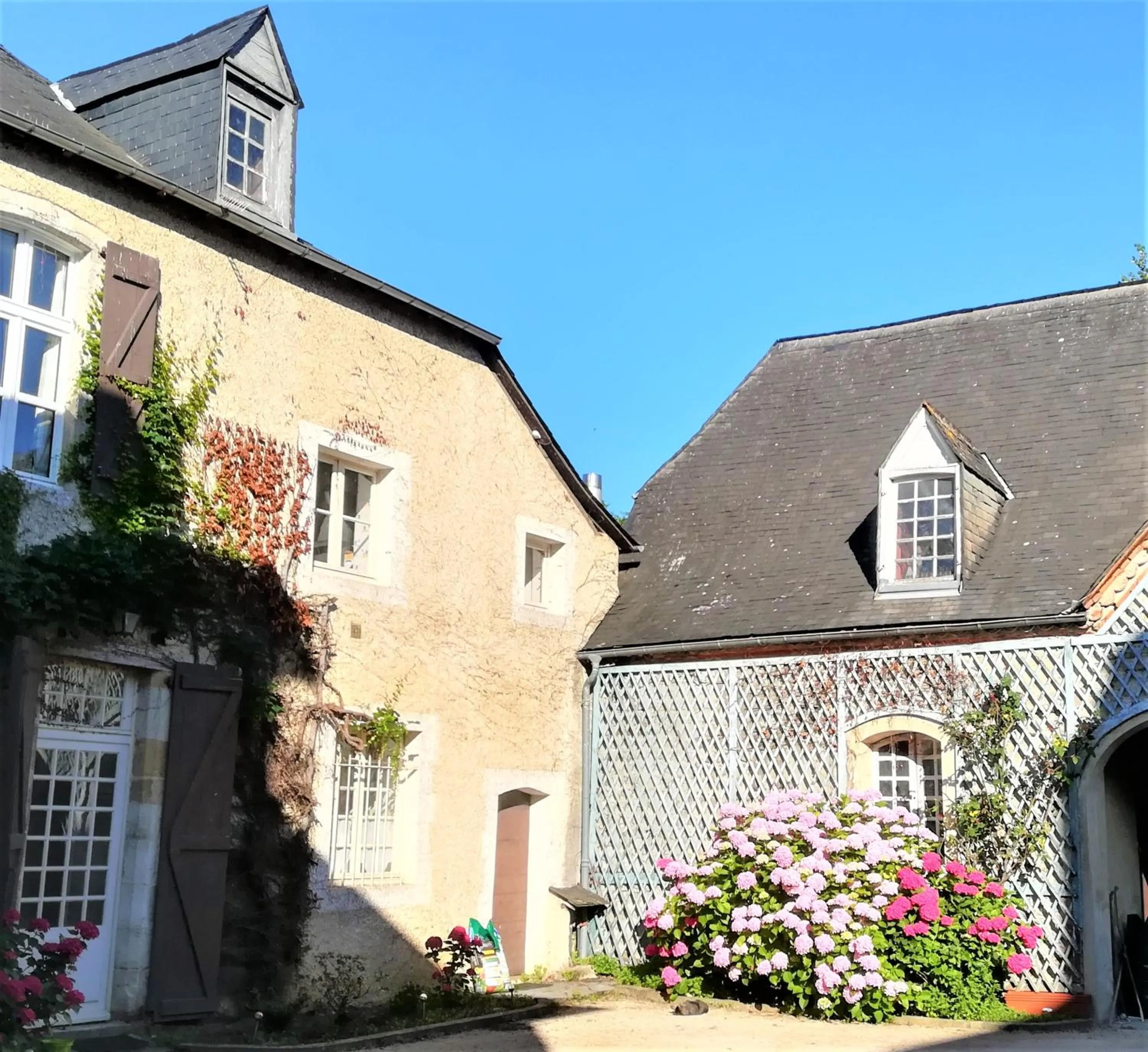 Property building in Le Clos Sainte Foy