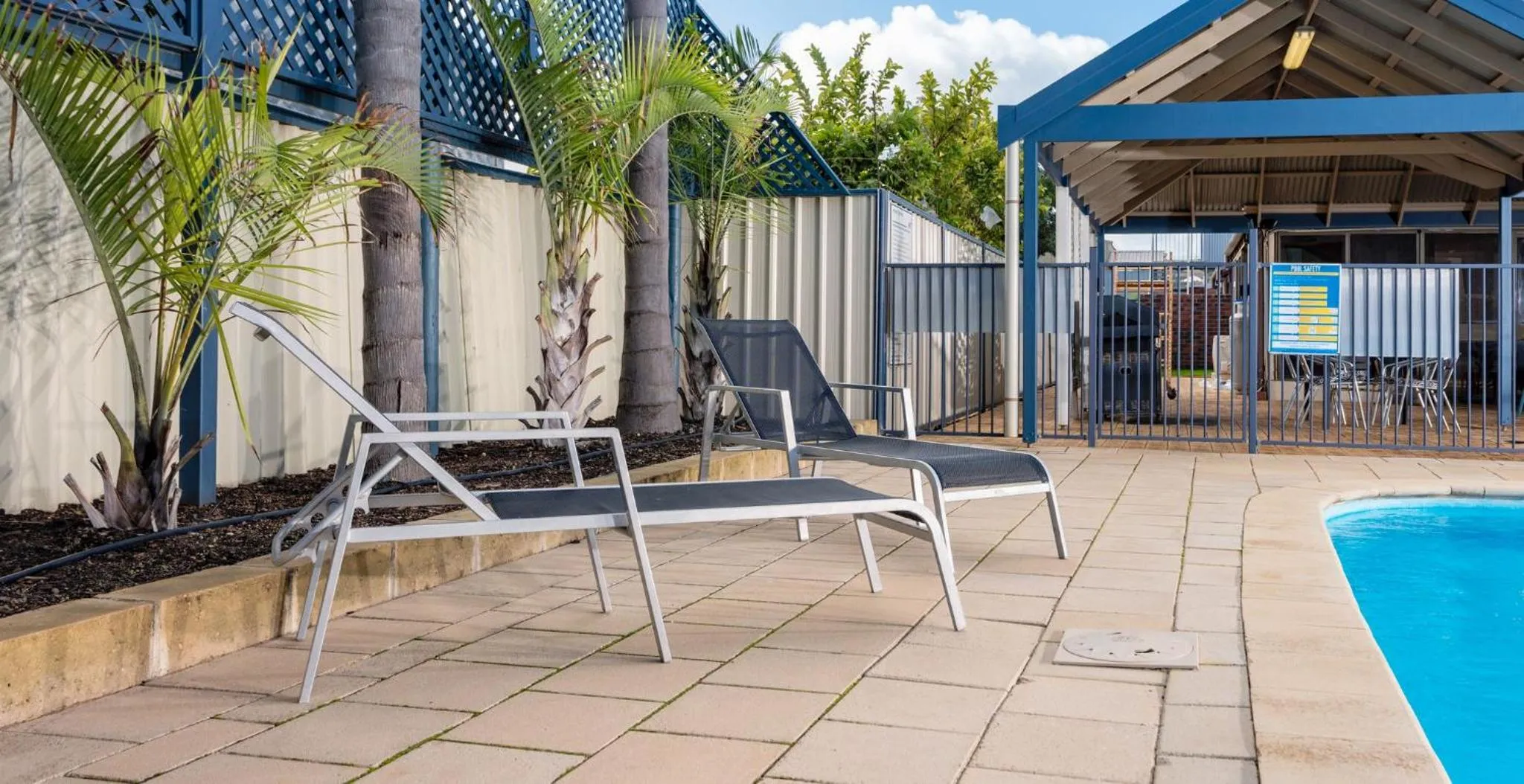 Swimming pool in Sails Motel Geraldton