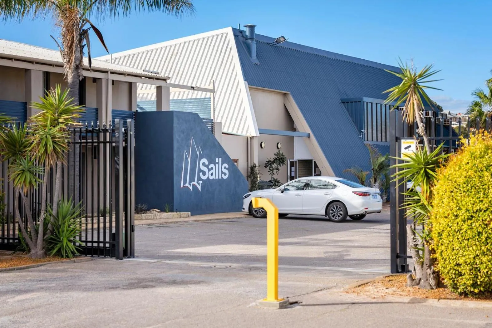 Parking in Sails Motel Geraldton