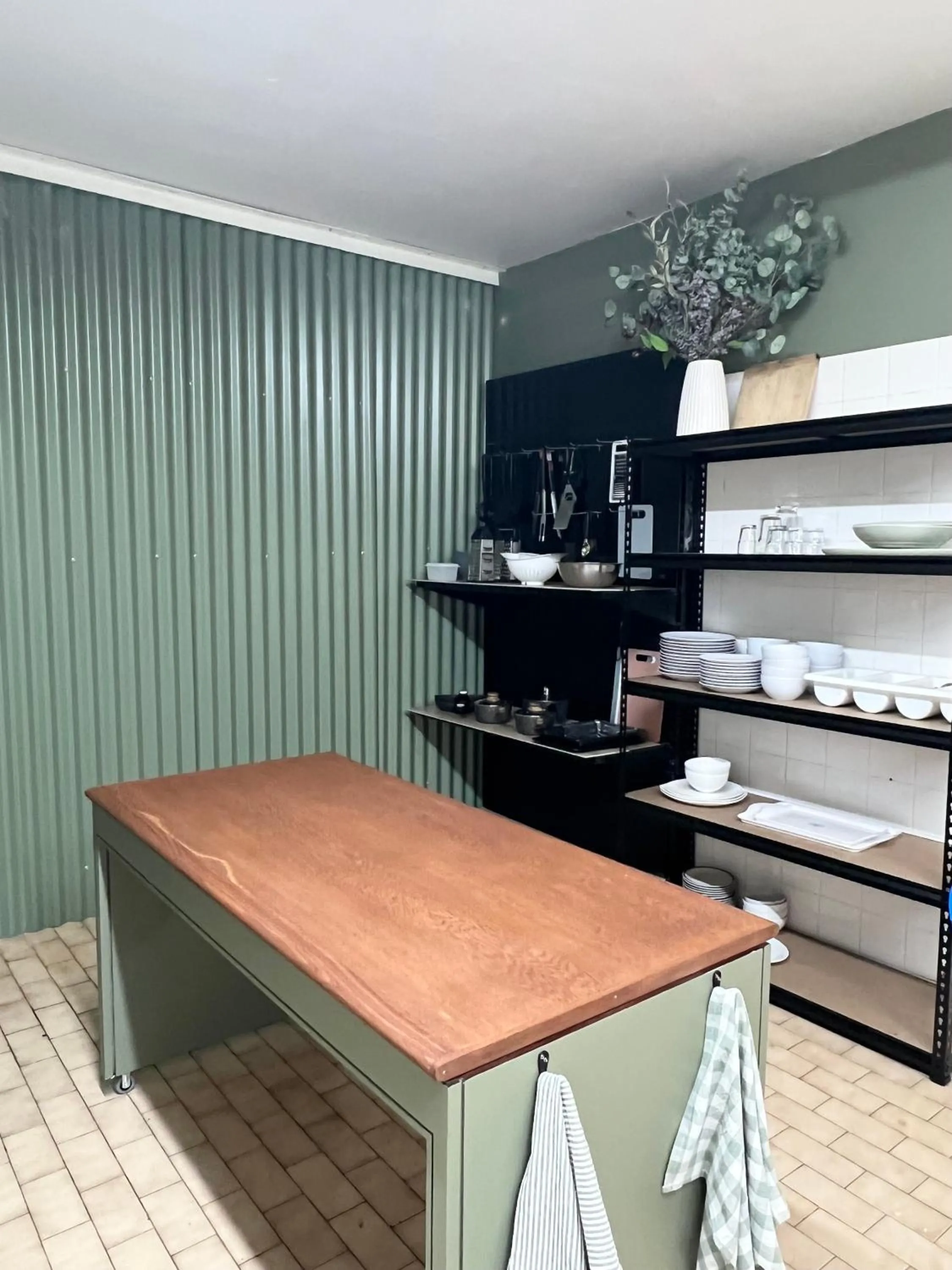 Communal kitchen in Sails Motel Geraldton