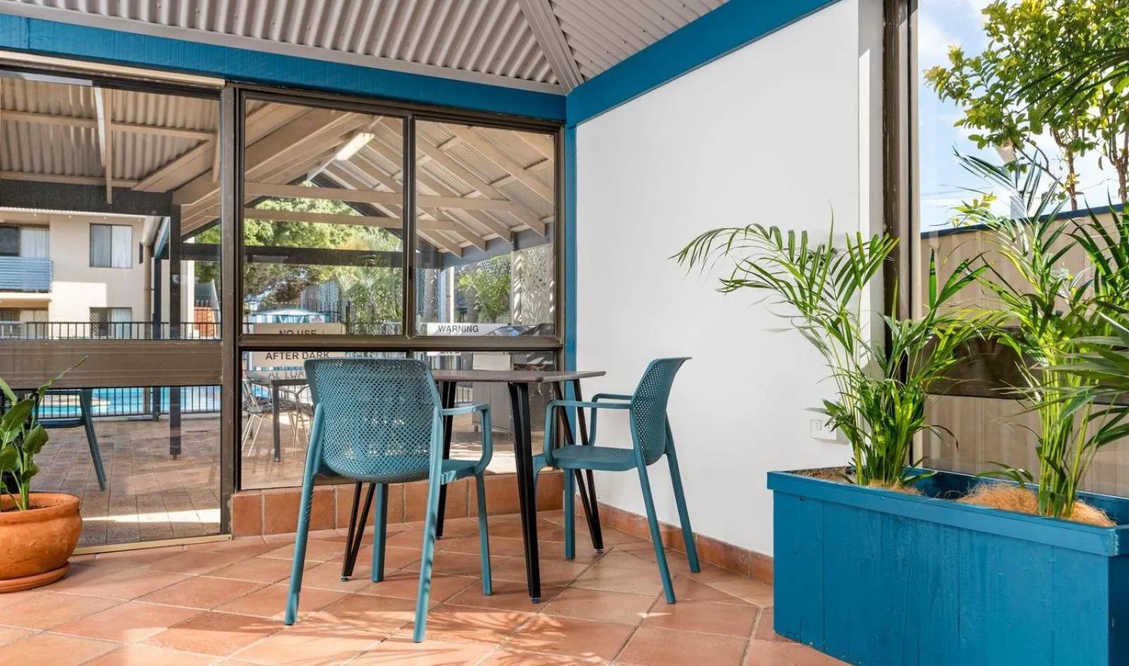 Communal lounge/ TV room in Sails Motel Geraldton