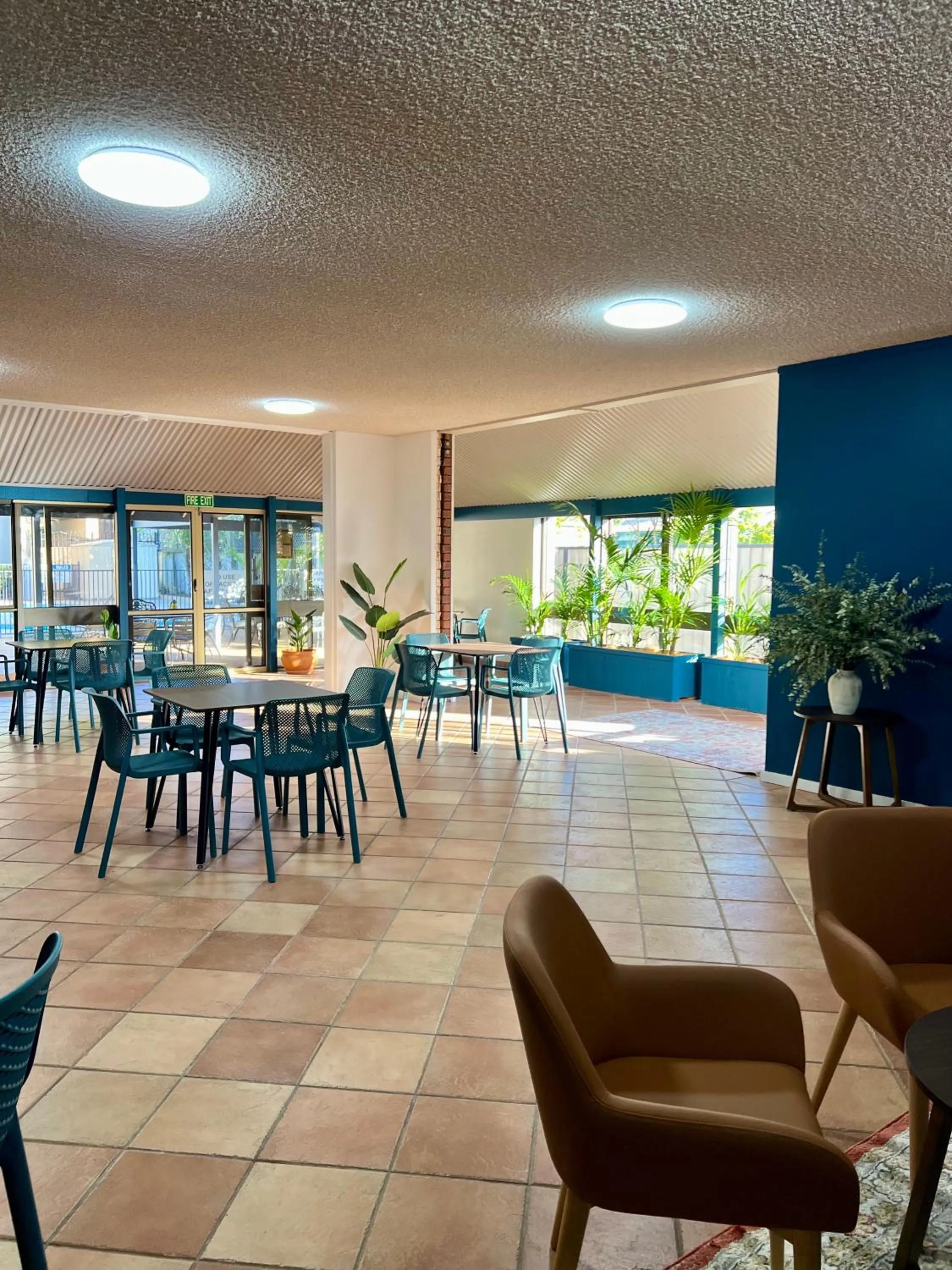 Communal lounge/ TV room in Sails Motel Geraldton