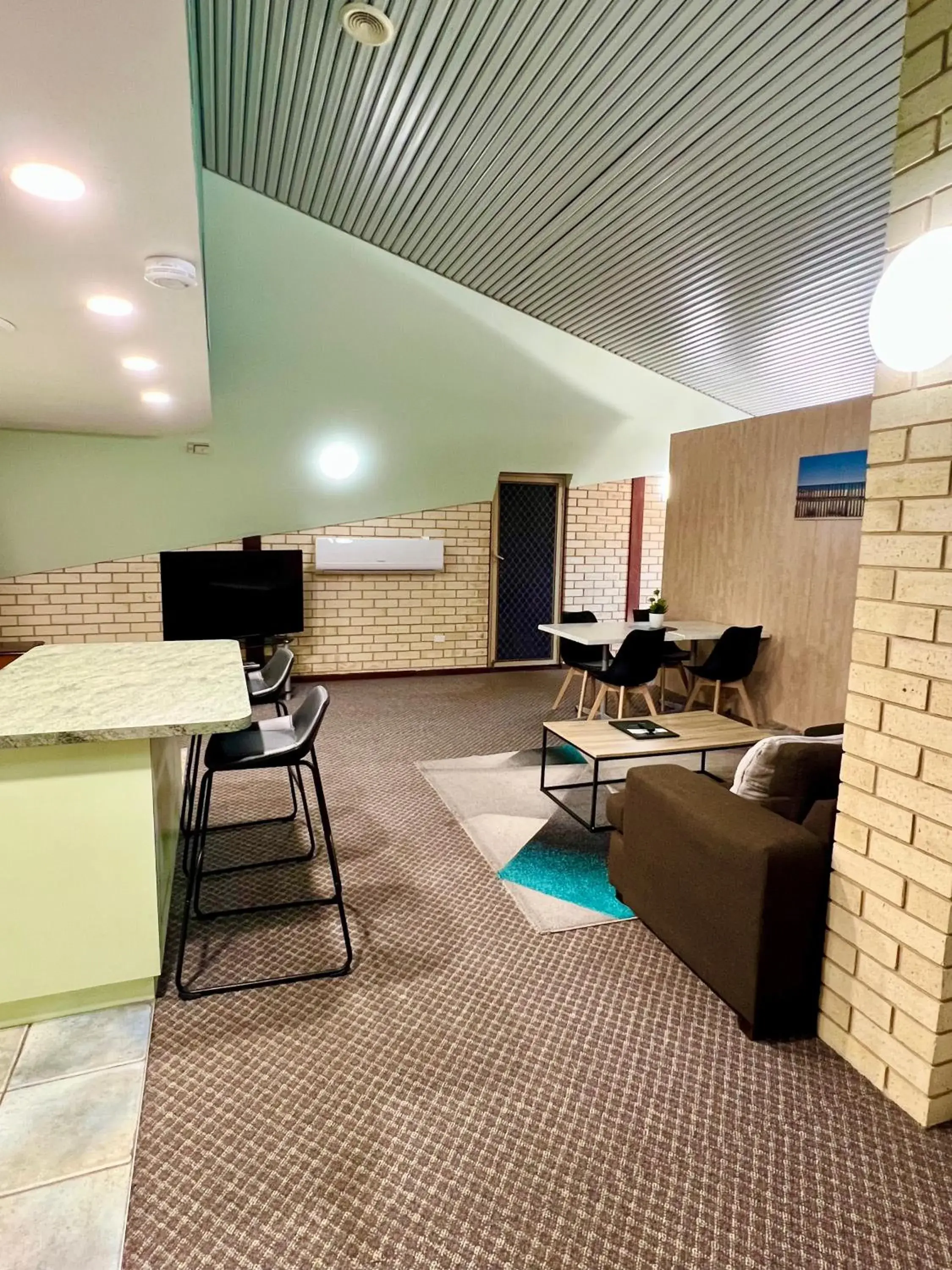 Living room in Sails Motel Geraldton Living room in Sails Motel Geraldton