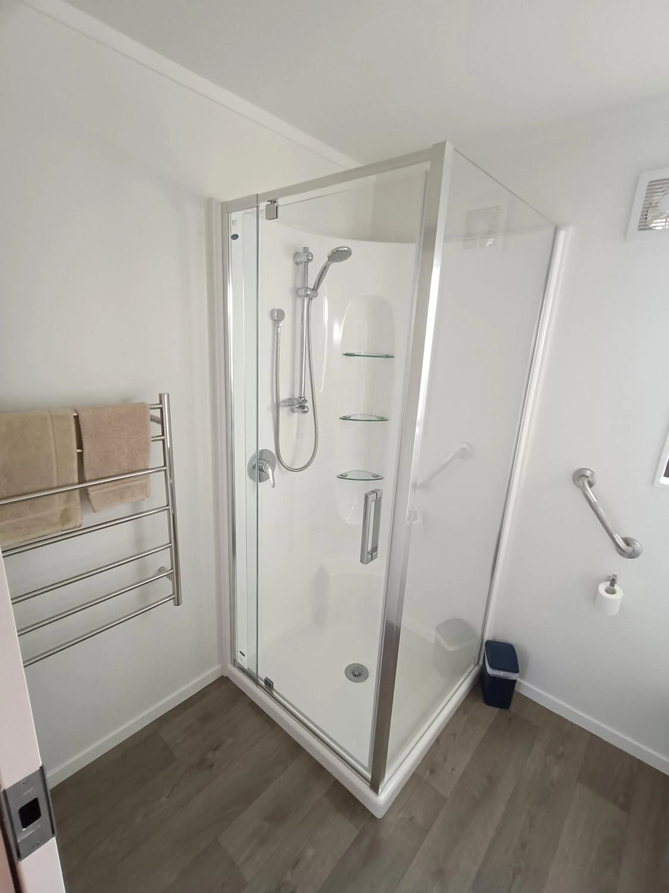 Bathroom in Opononi Lighthouse Motel