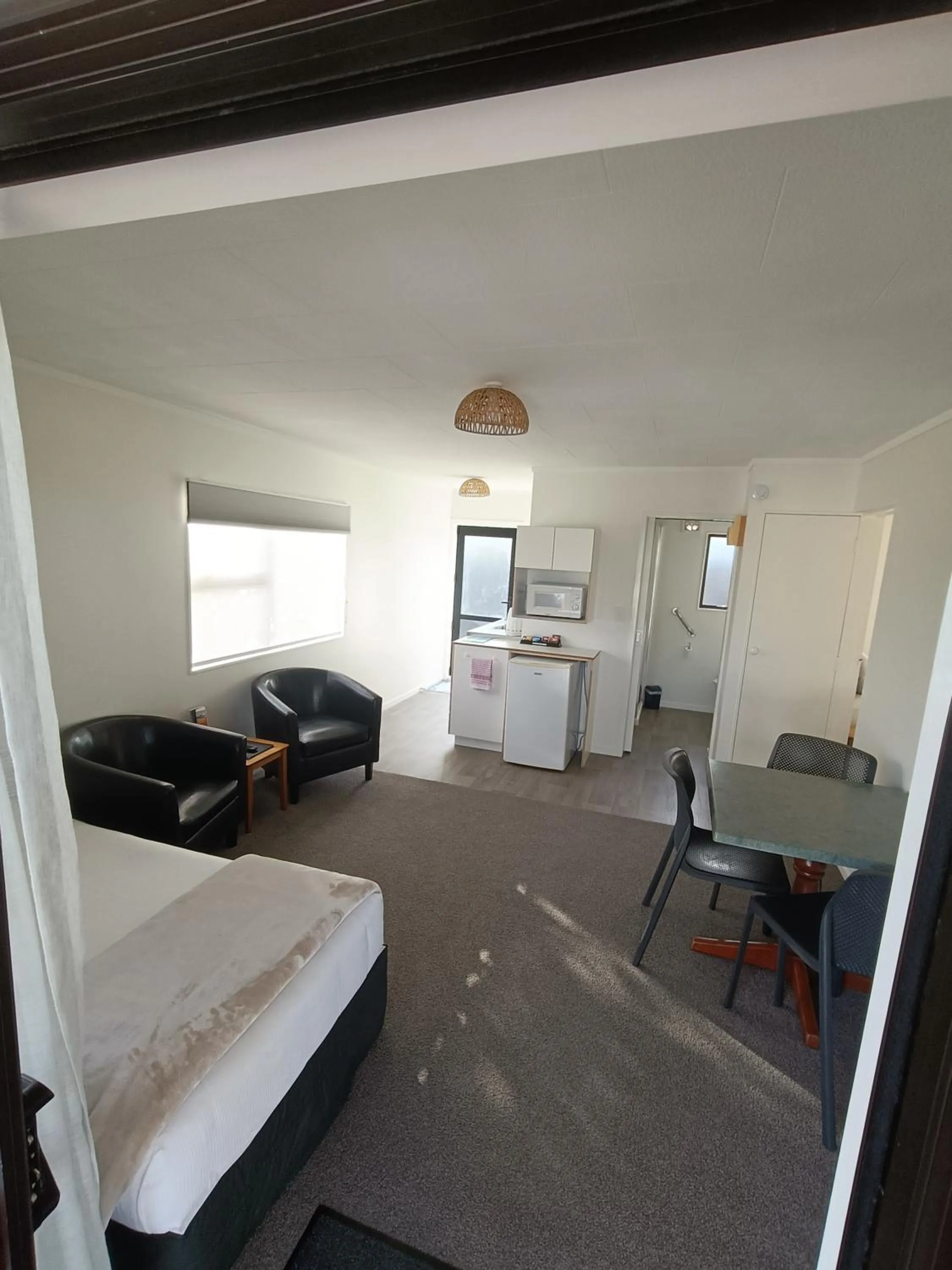 Photo of the whole room, Bed in Opononi Lighthouse Motel