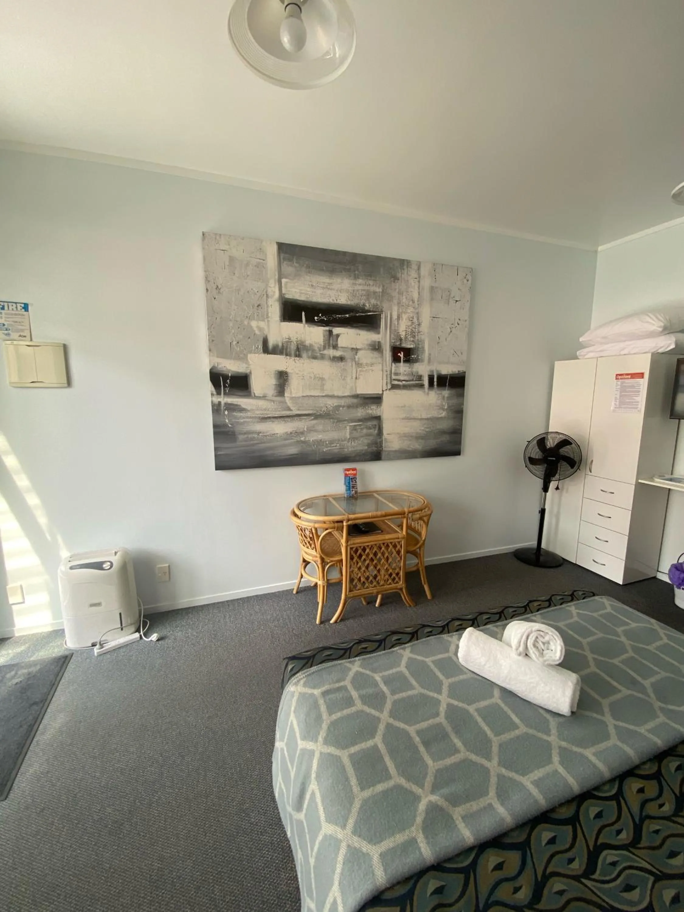 Coffee/tea facilities, Bed in Opononi Lighthouse Motel