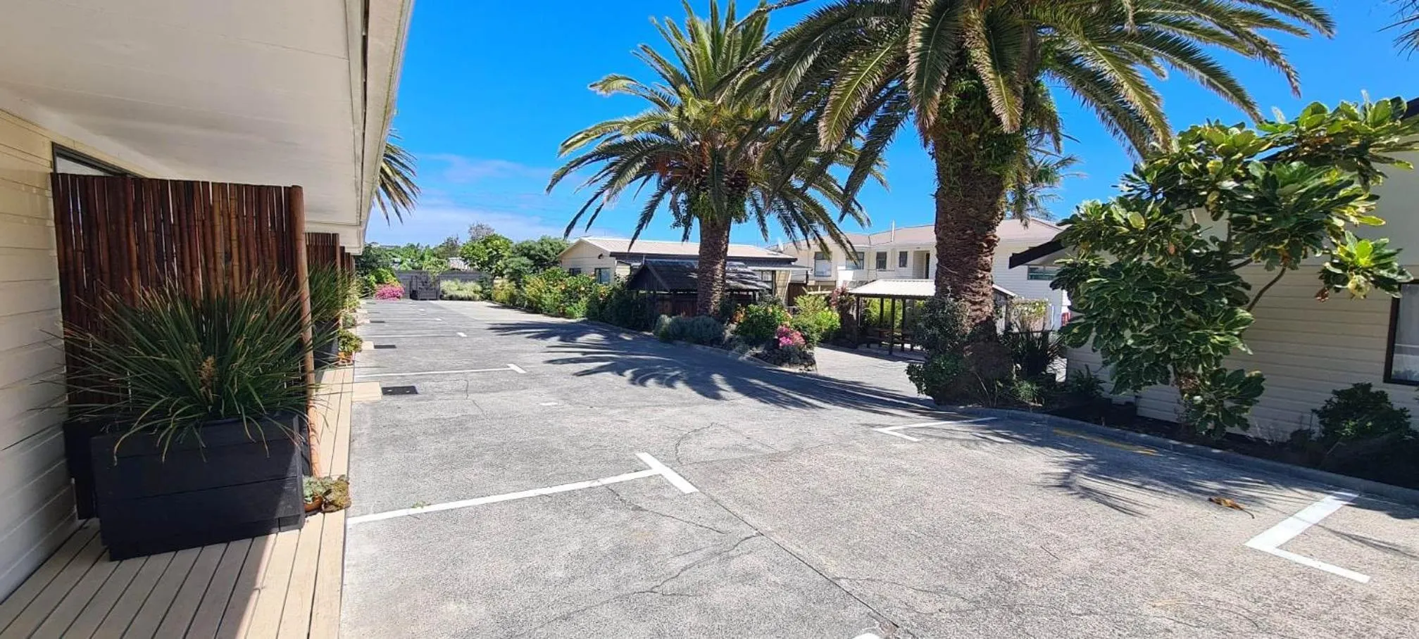 Parking in Opononi Lighthouse Motel