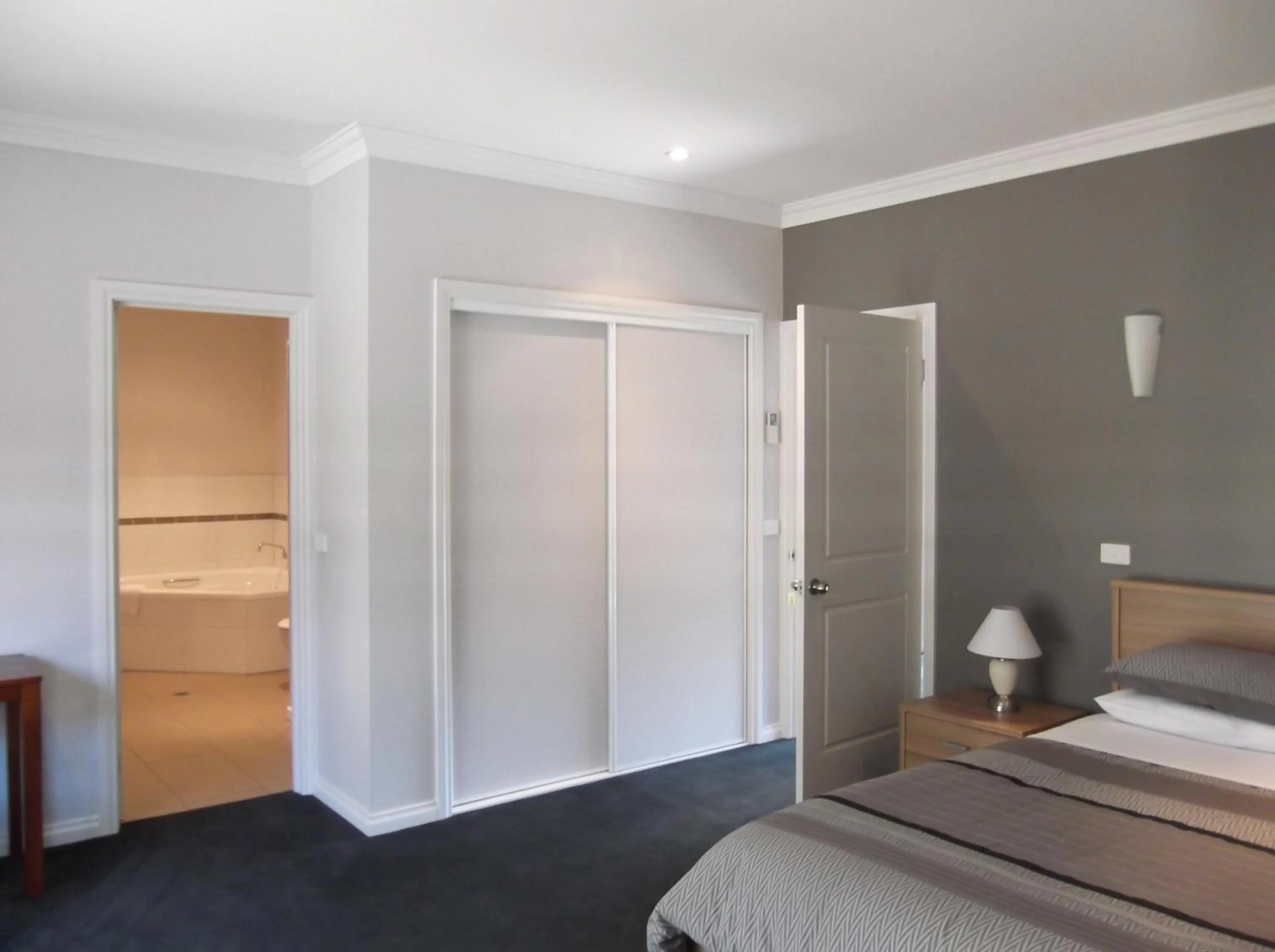 Decorative detail, Bed in Swan Lake Guest House