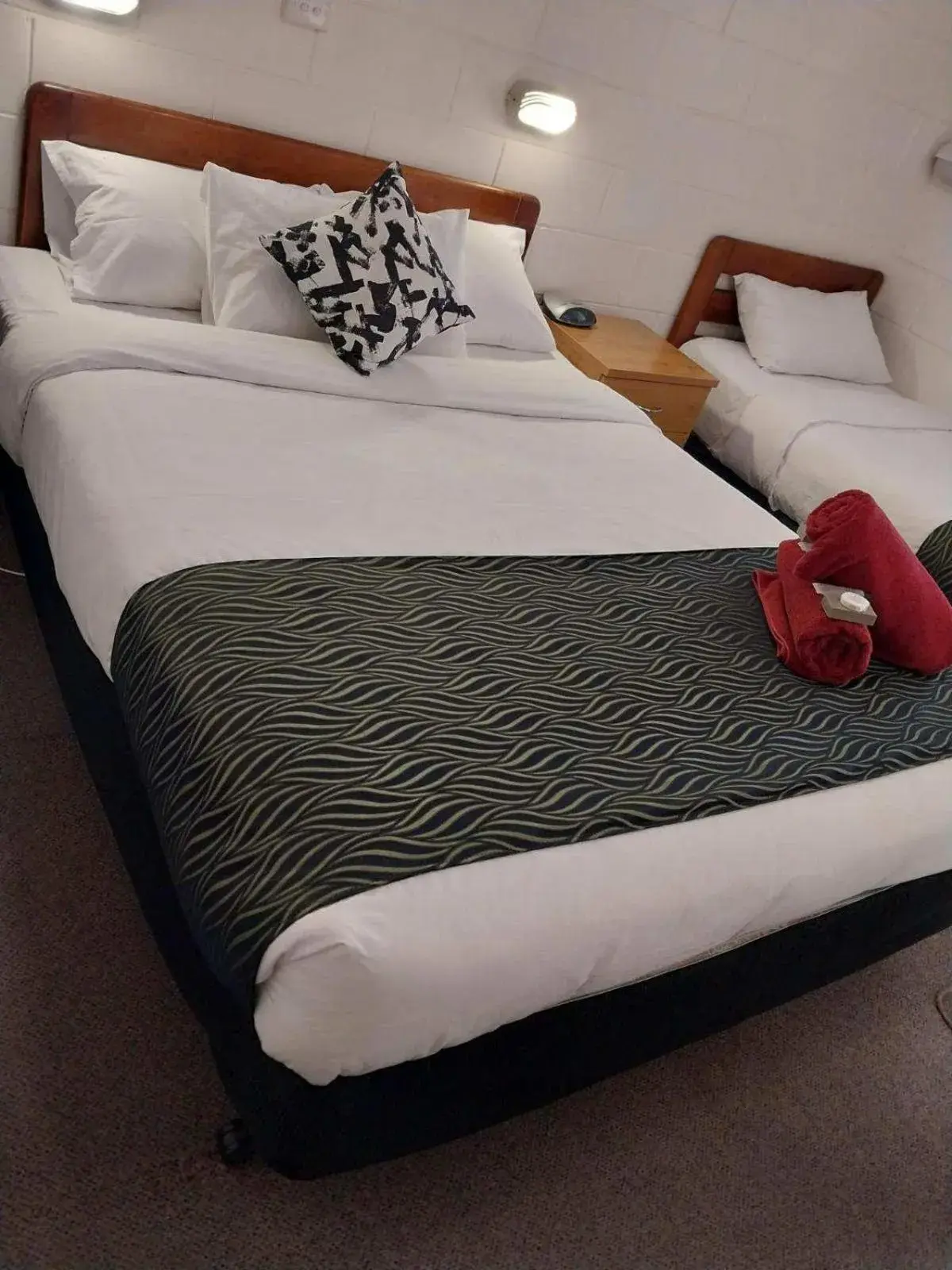 Family Room in Golden Peak Motel PeakHill Family Room in Golden Peak Motel PeakHill