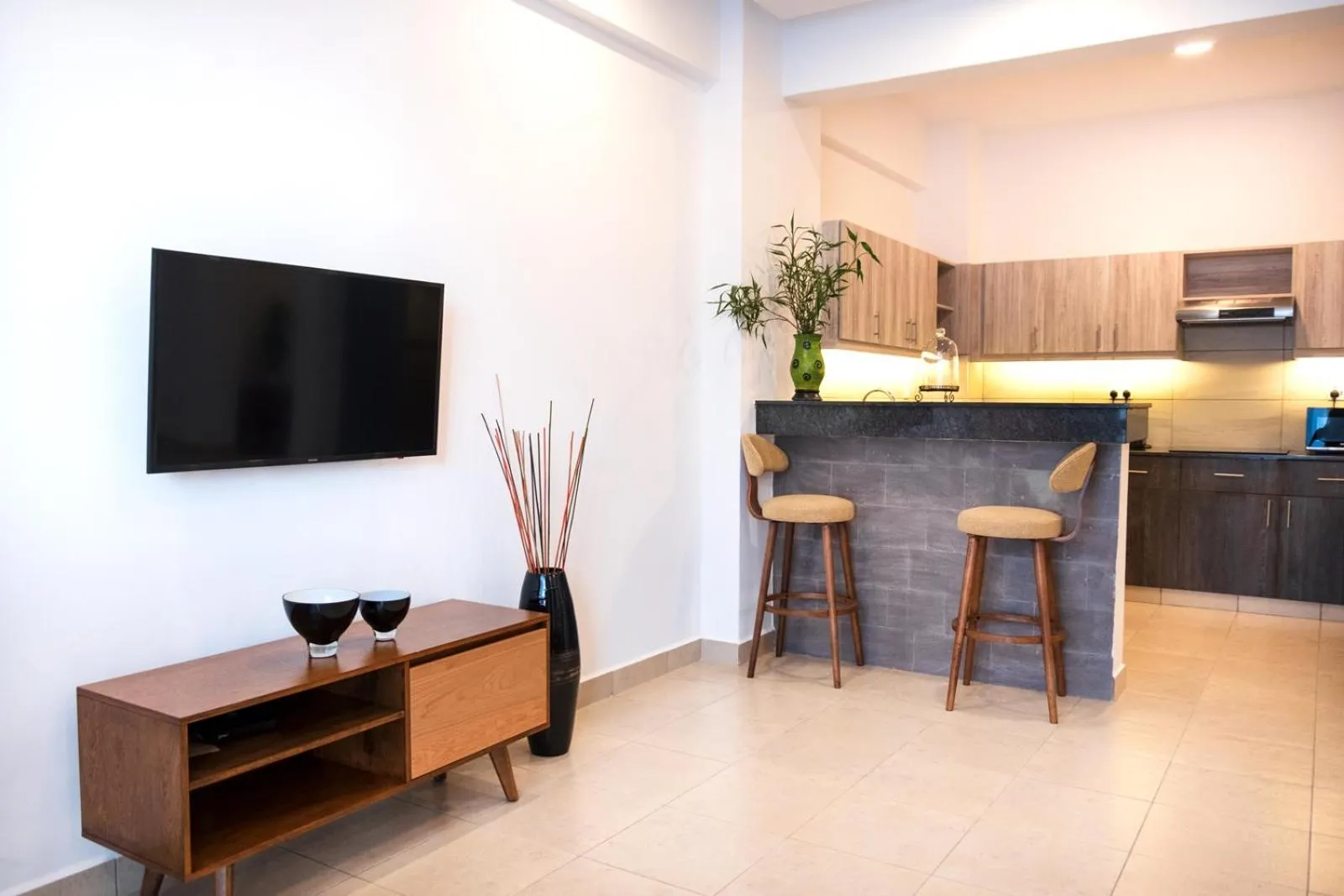 L'Aziz Suites - Near Aga Khan Hospital