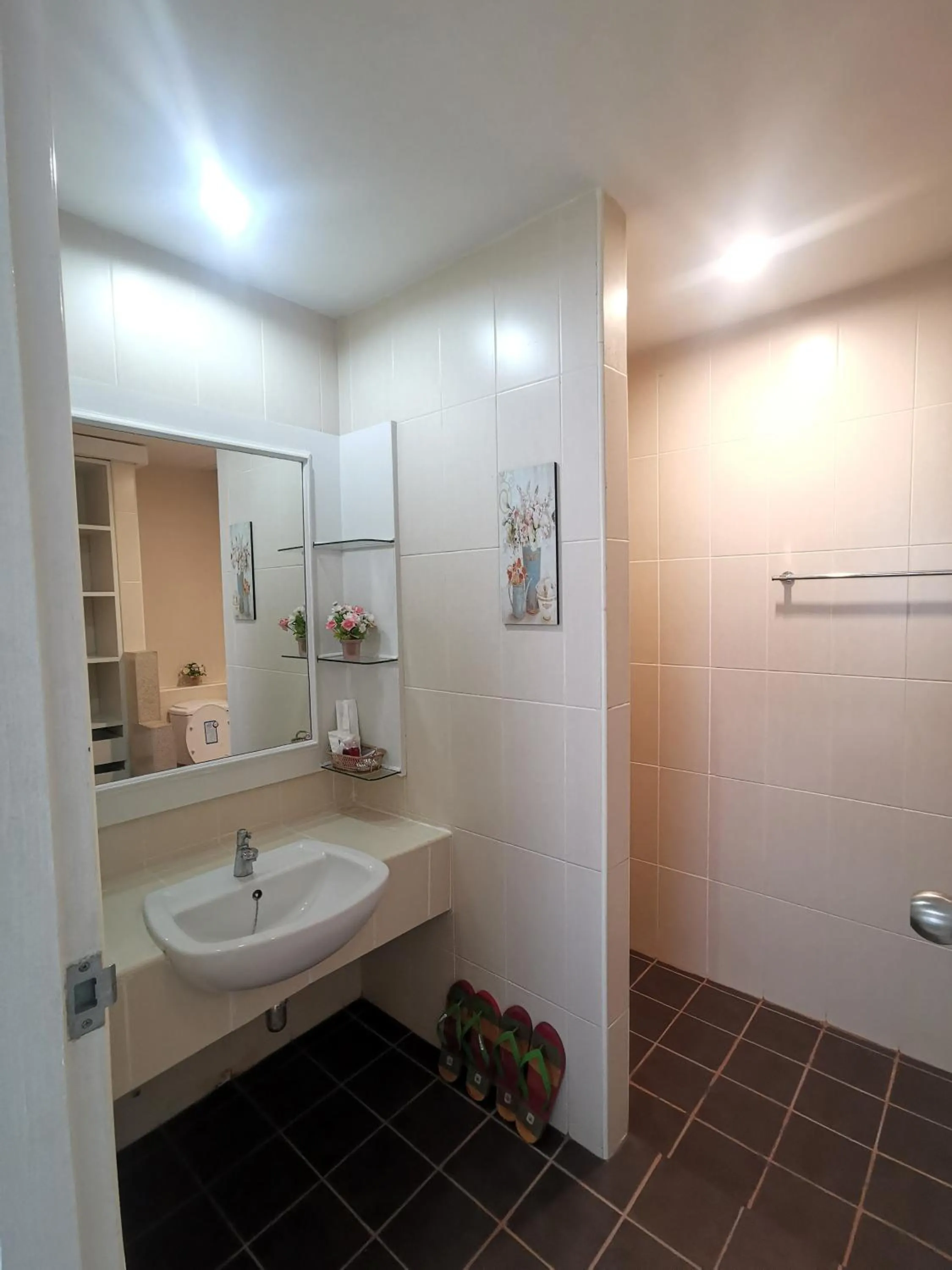 Shower in Phuket Racha Kata Homestay