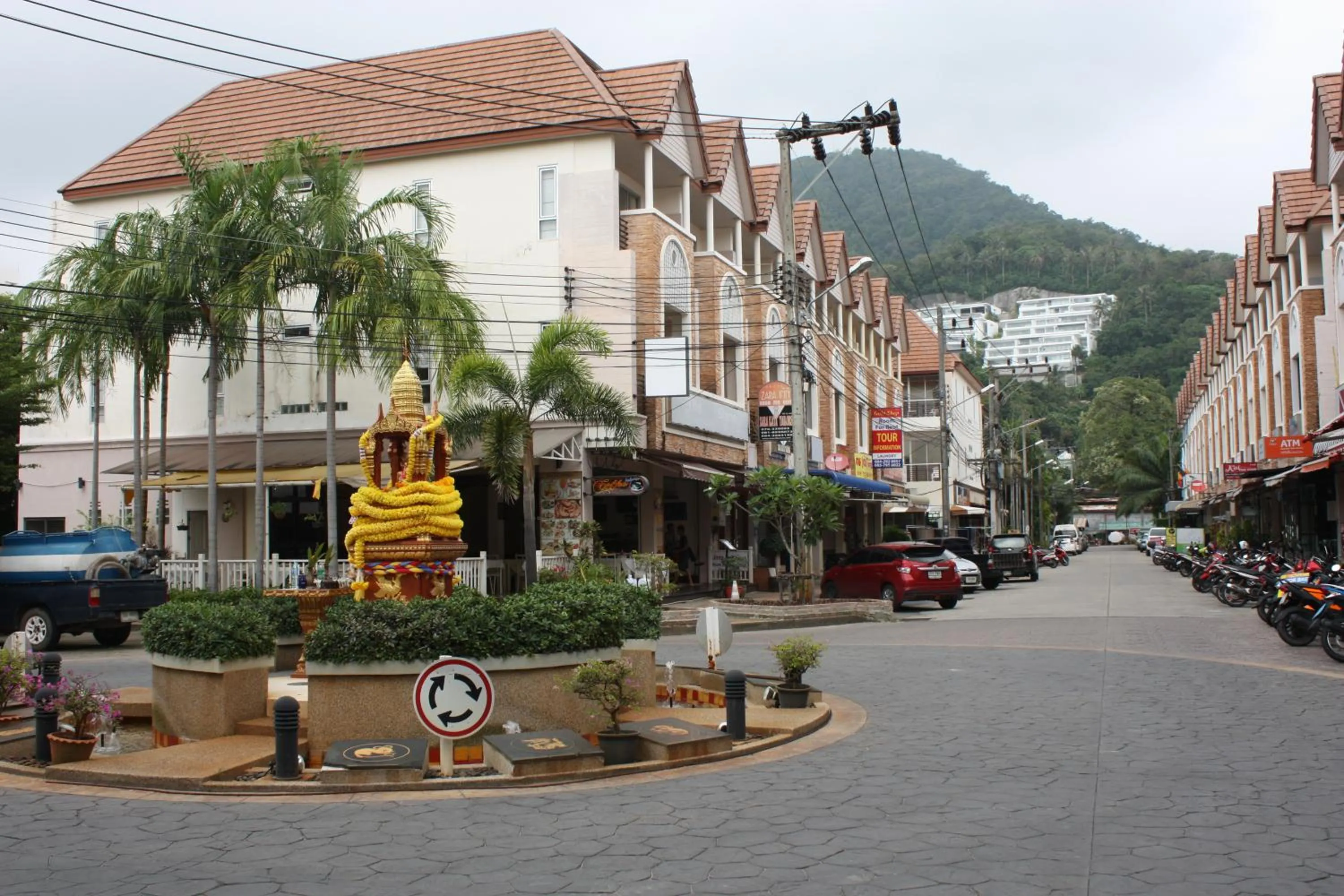 Neighbourhood in Phuket Racha Kata Homestay