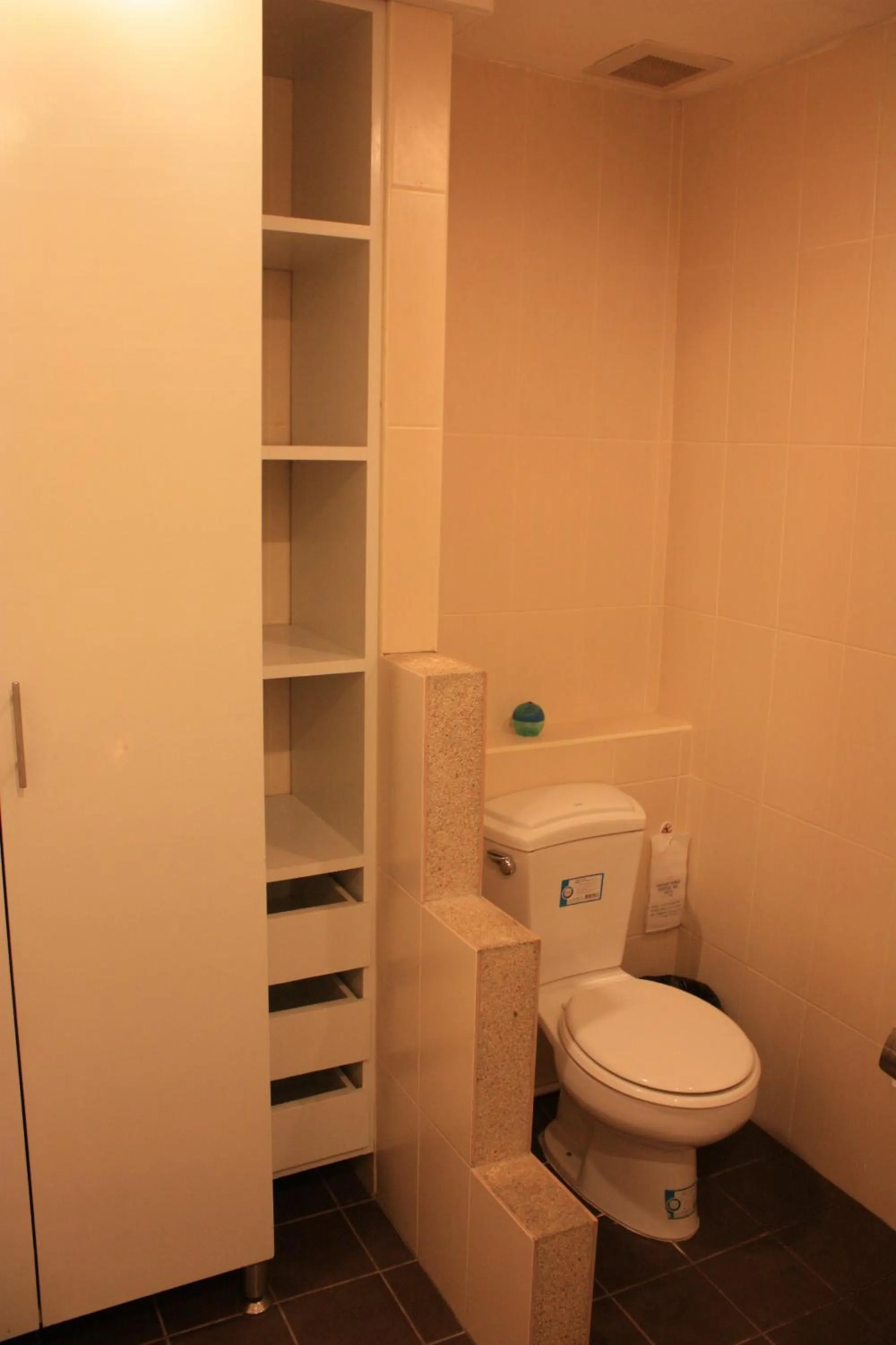 Toilet in Phuket Racha Kata Homestay