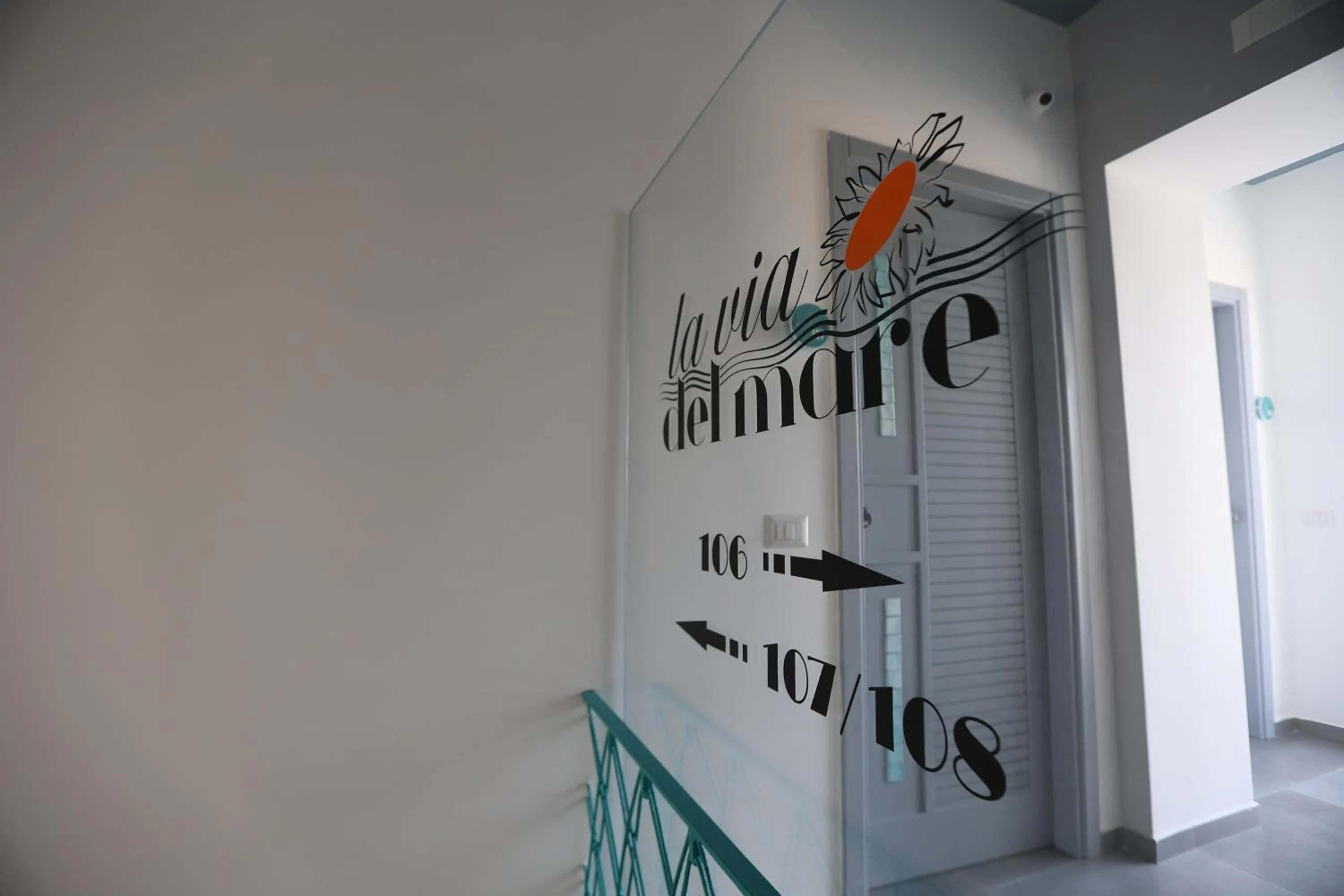 Decorative detail in La Via del Mare