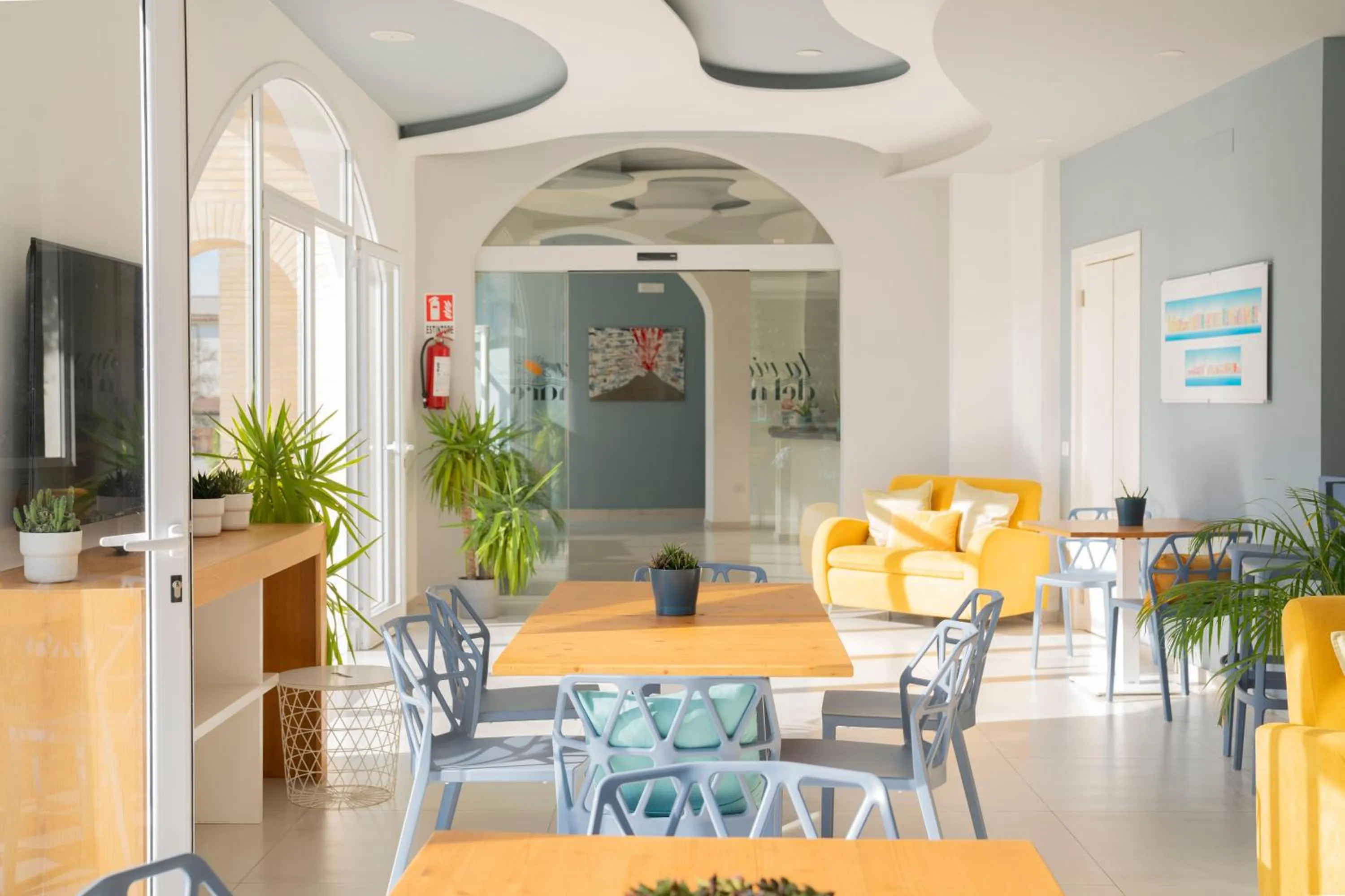 Communal lounge/ TV room in La Via del Mare