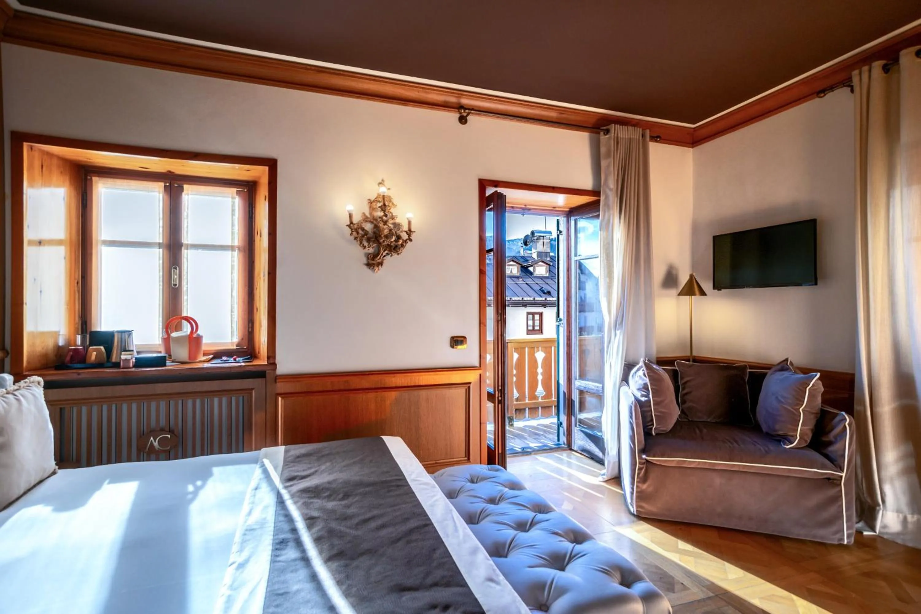 Bedroom, Bed in Ambra Cortina Luxury&Fashion Hotel