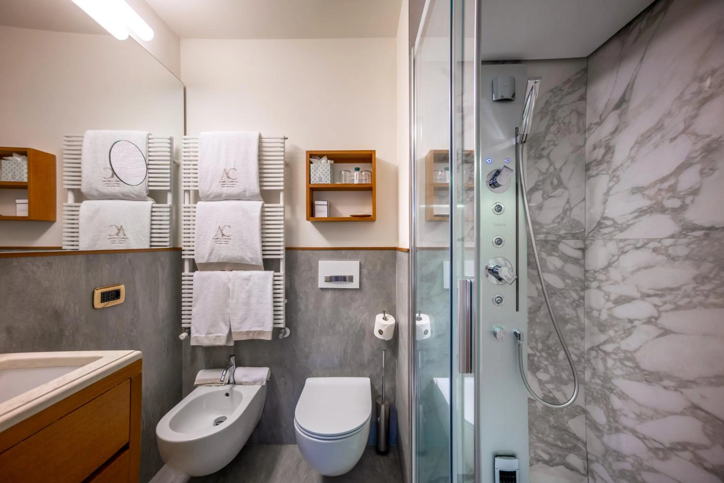Shower in Ambra Cortina Luxury&Fashion Hotel