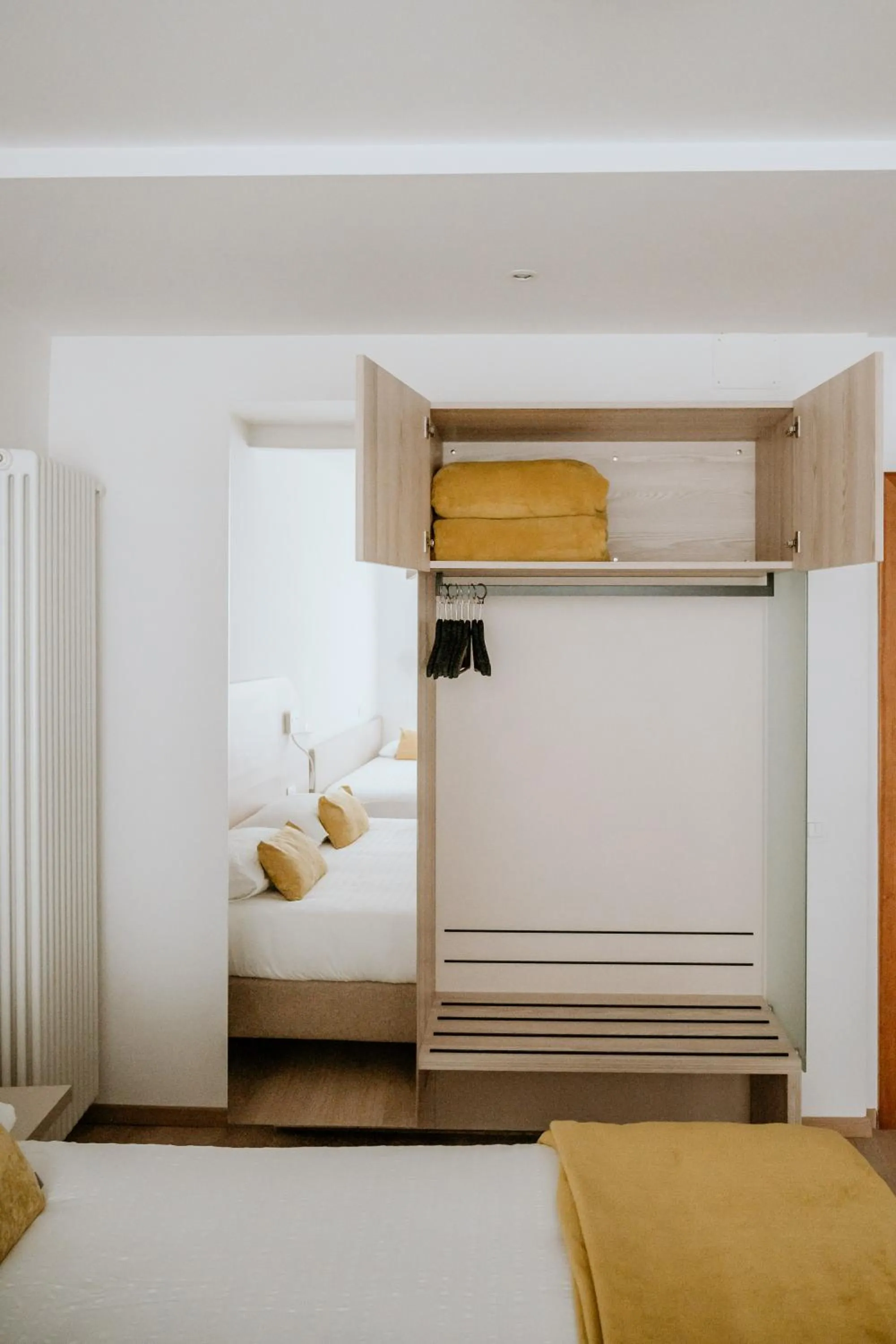 wardrobe, Bed in Hotel Venezia