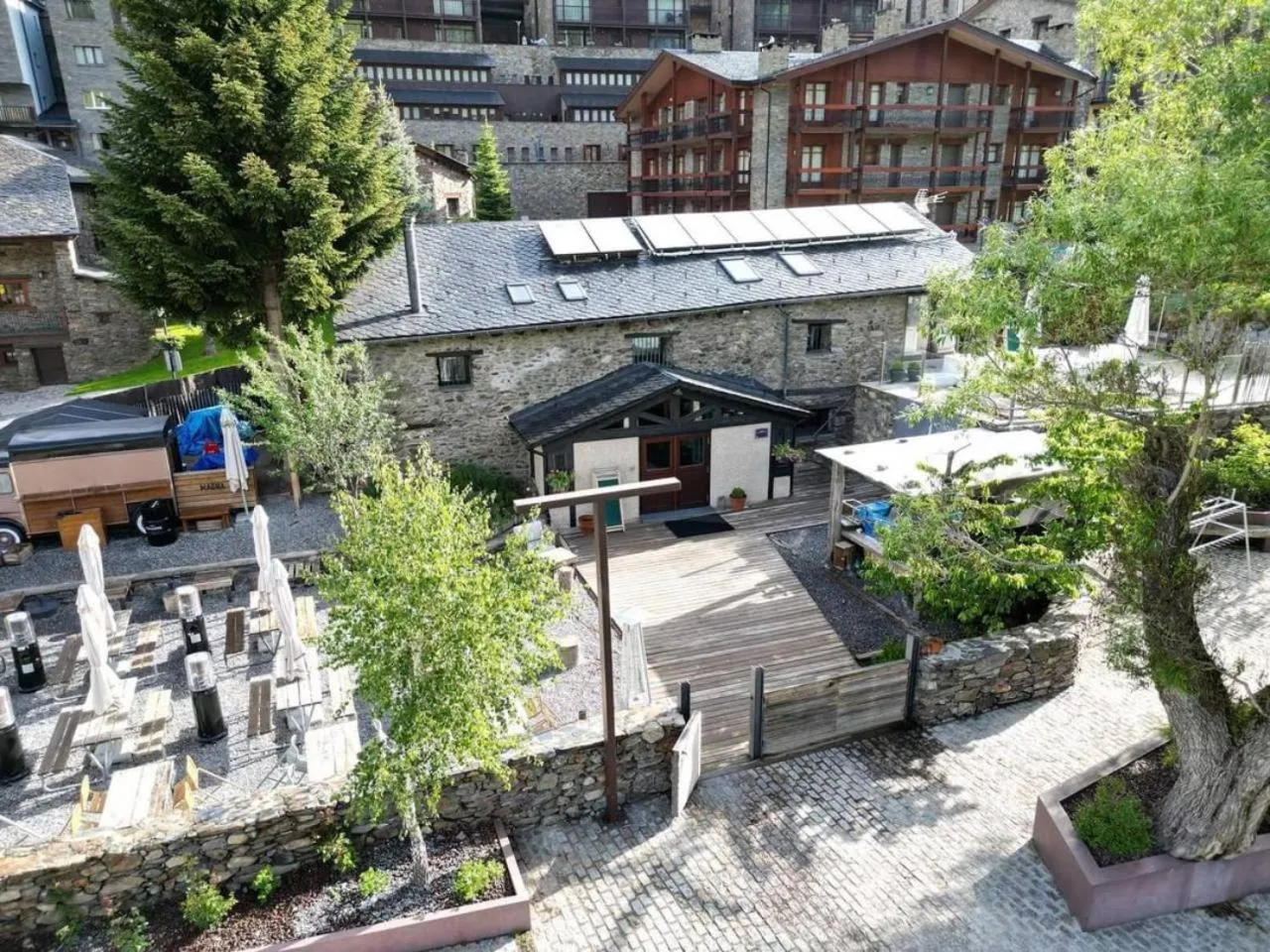 Property building in Mountain Hostel Tarter