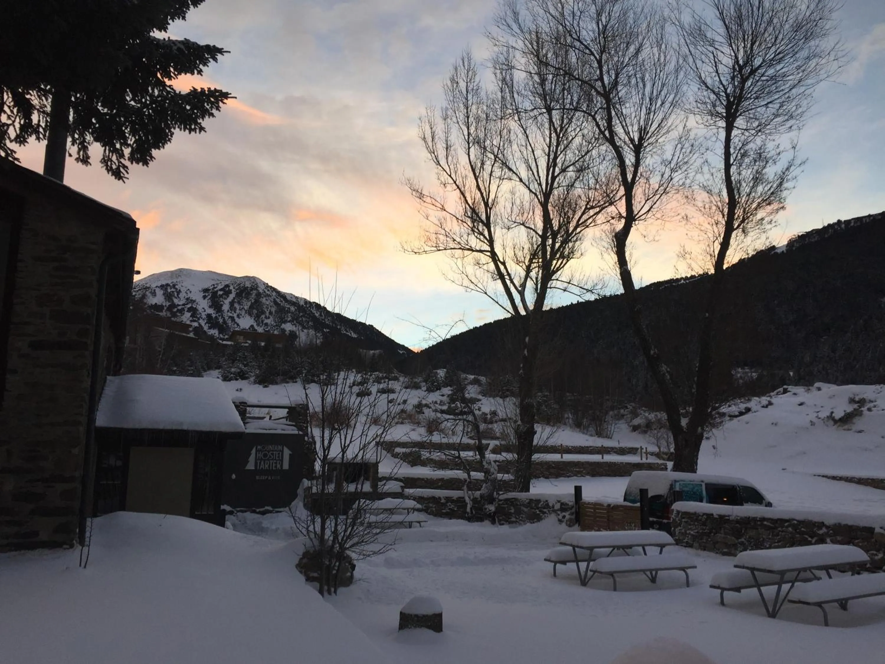 Facade/entrance in Mountain Hostel Tarter