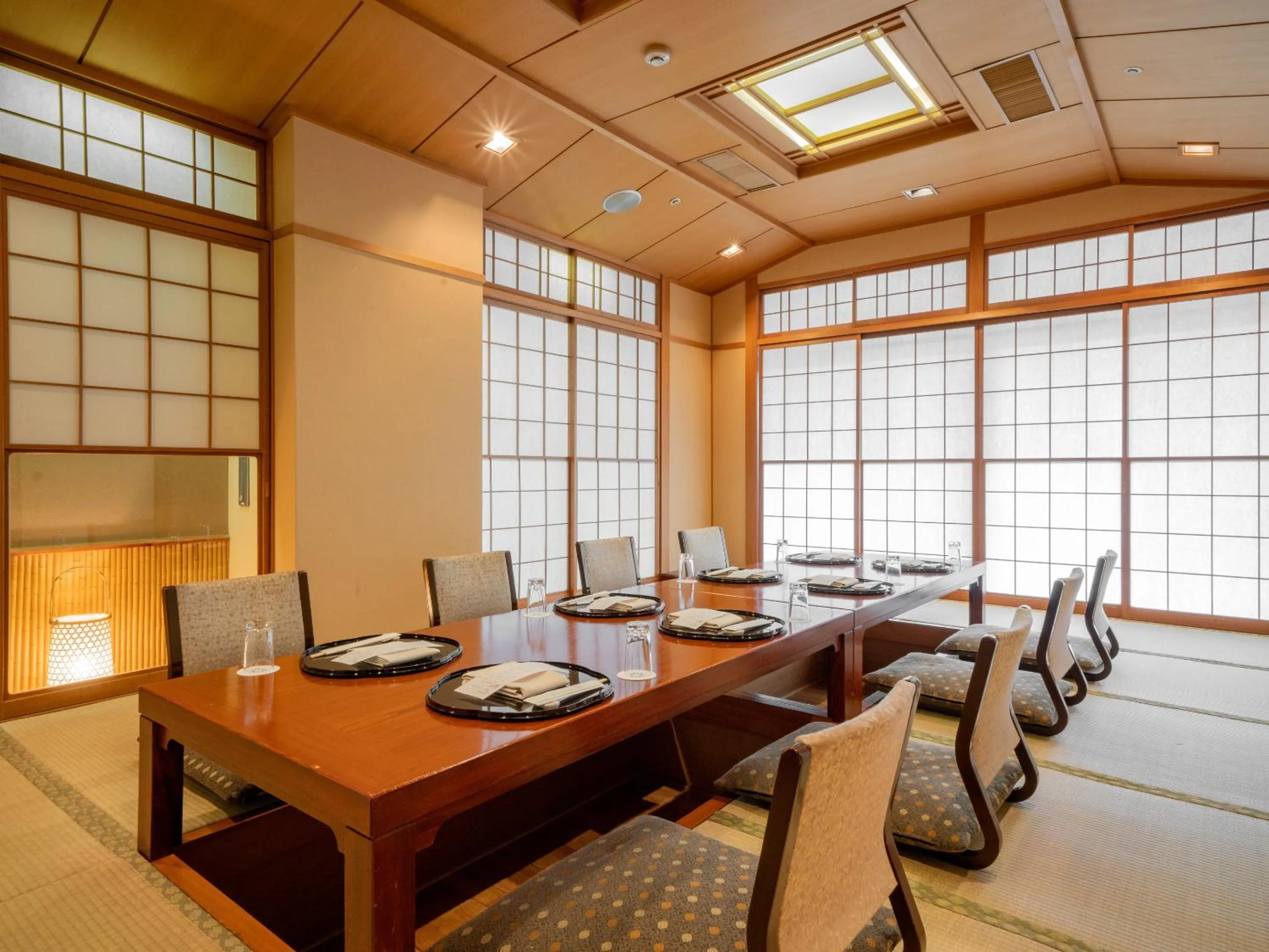 Restaurant/places to eat in Keio Plaza Hotel Tama