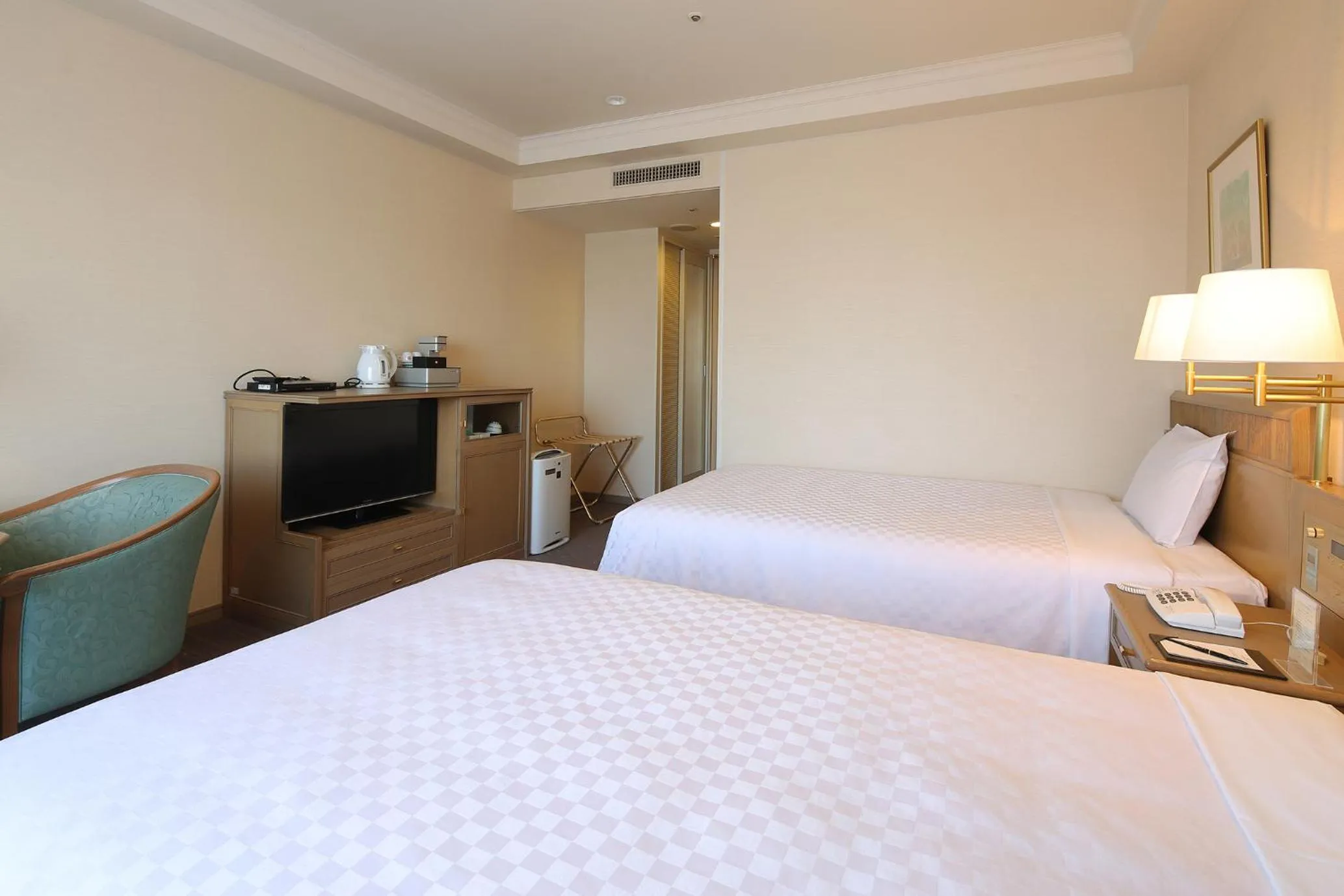 TV/Entertainment Center in Keio Plaza Hotel Tama