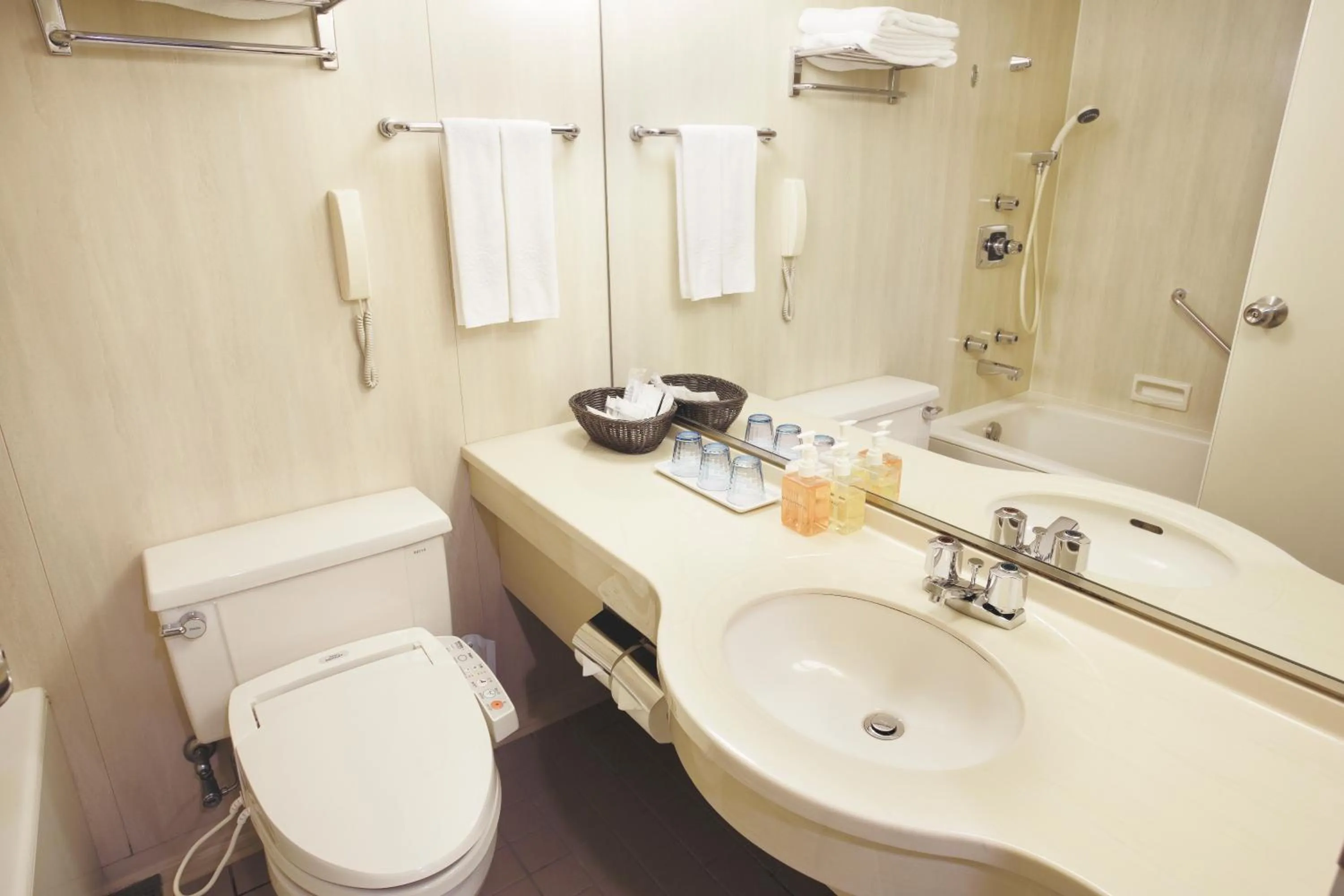 Toilet, Bathroom in Keio Plaza Hotel Tama