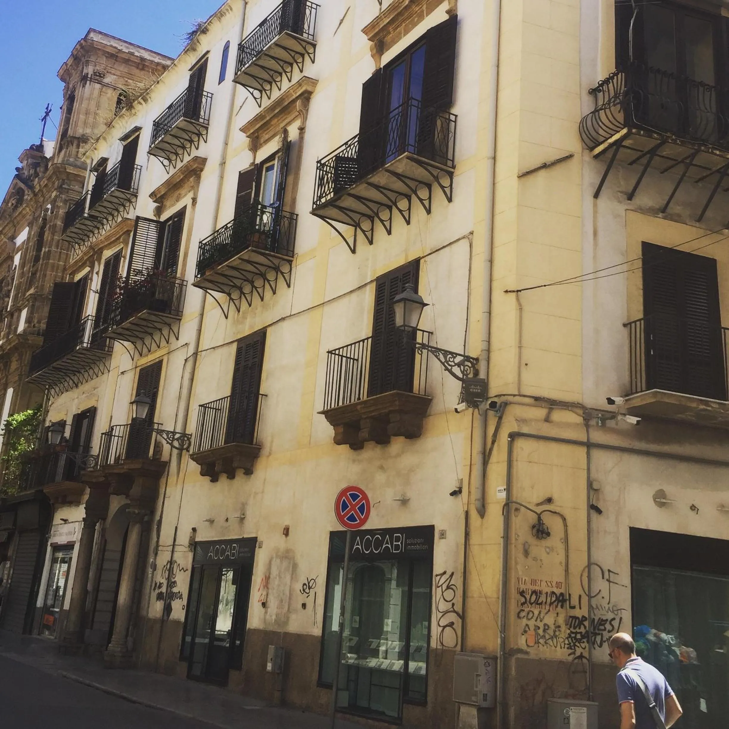 Property building in Ai Tre Mercati