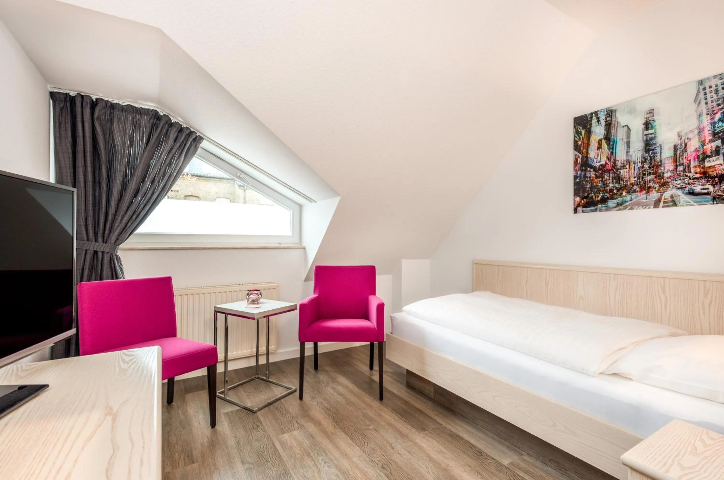 Photo of the whole room, Bed in Hotel Zur Krone