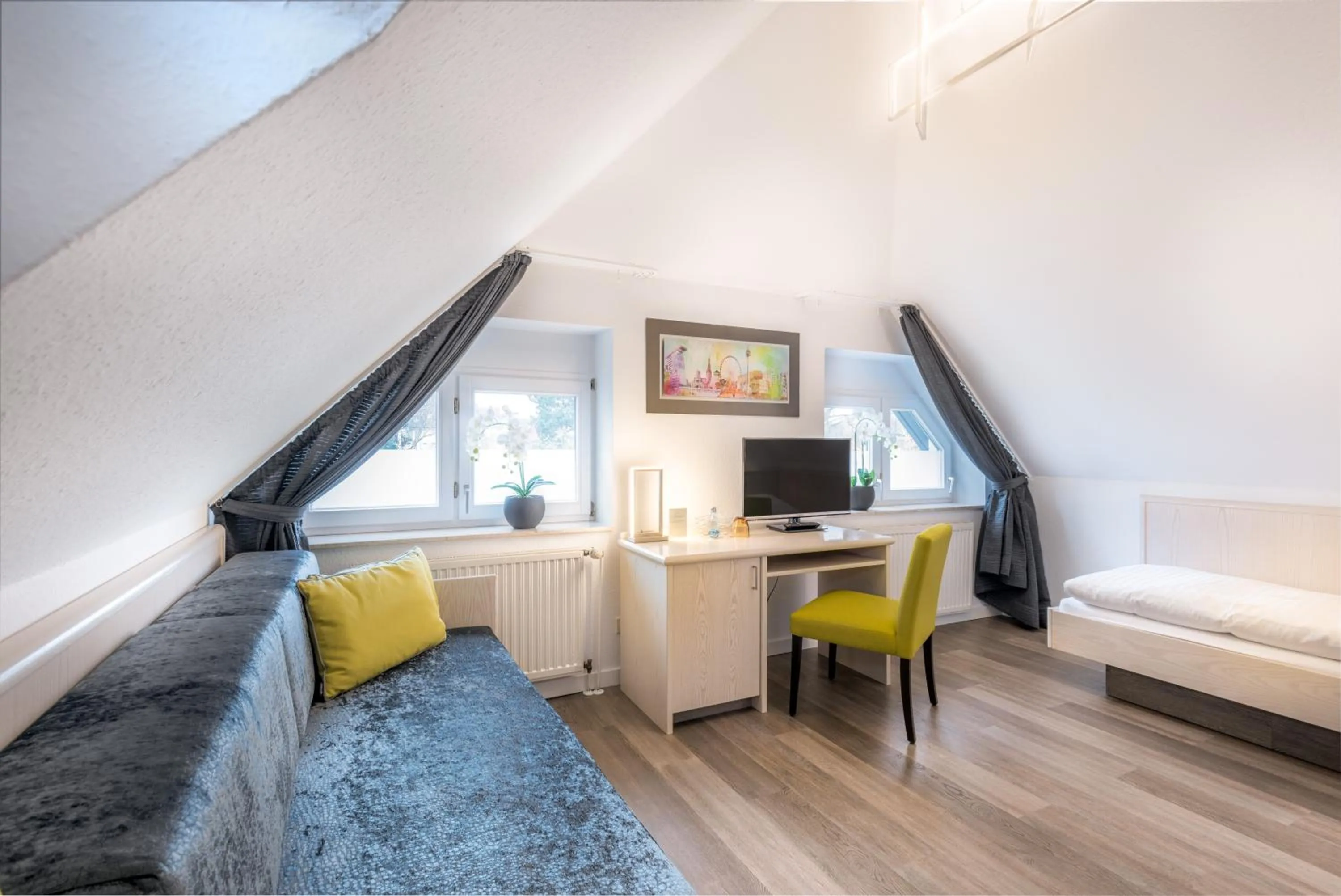 Photo of the whole room, Bed in Hotel Zur Krone