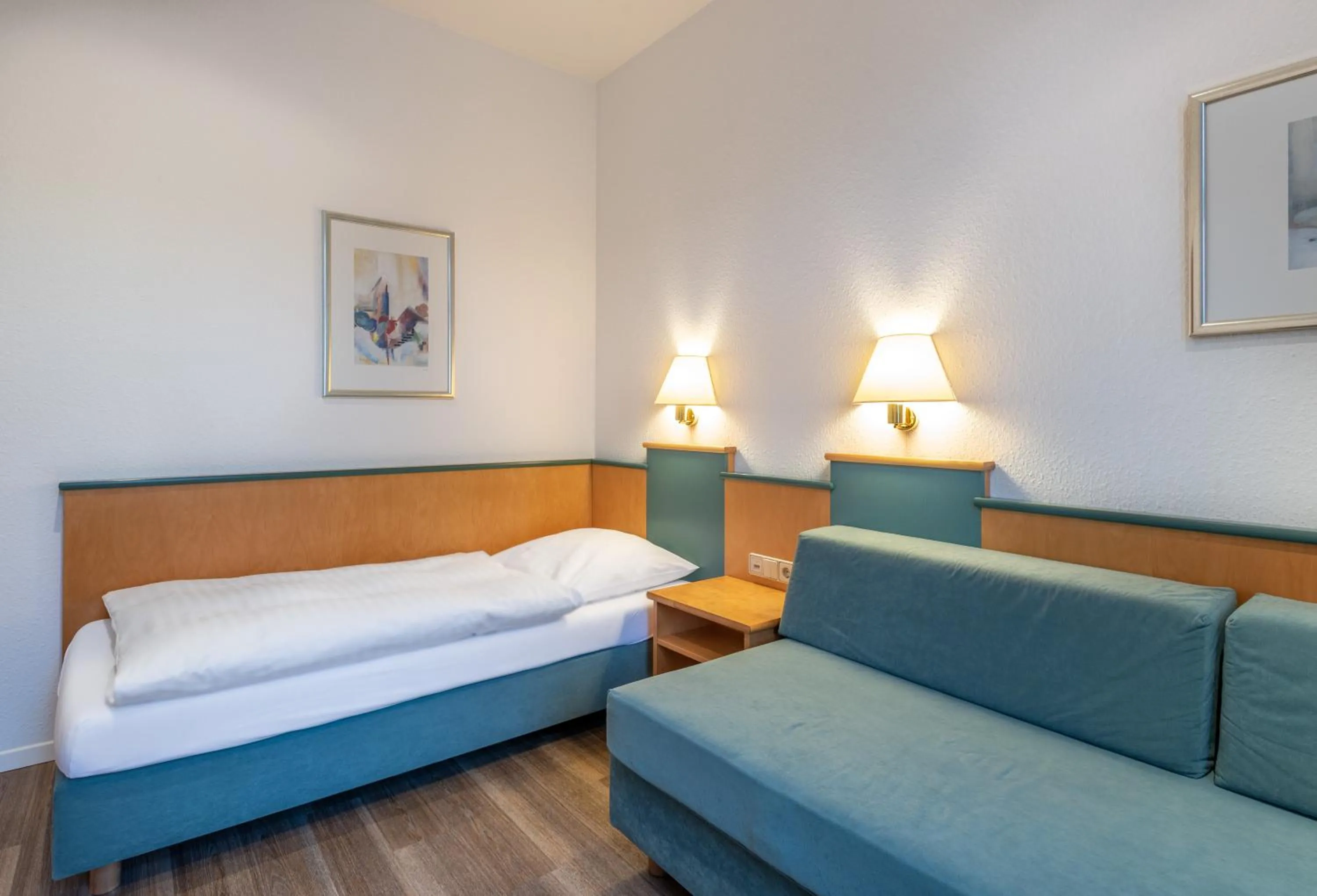 Photo of the whole room, Bed in Hotel Zur Krone