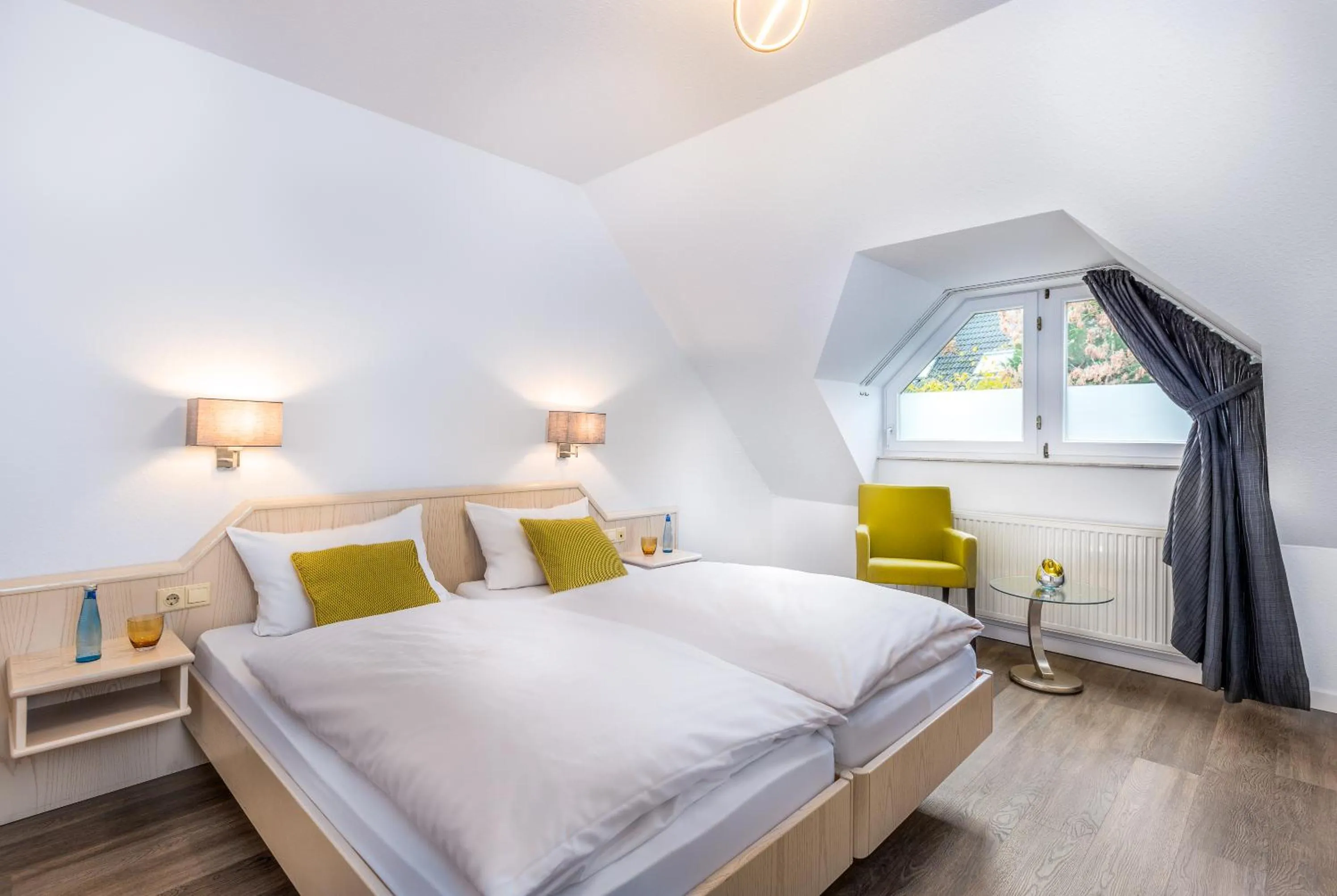 Photo of the whole room, Bed in Hotel Zur Krone