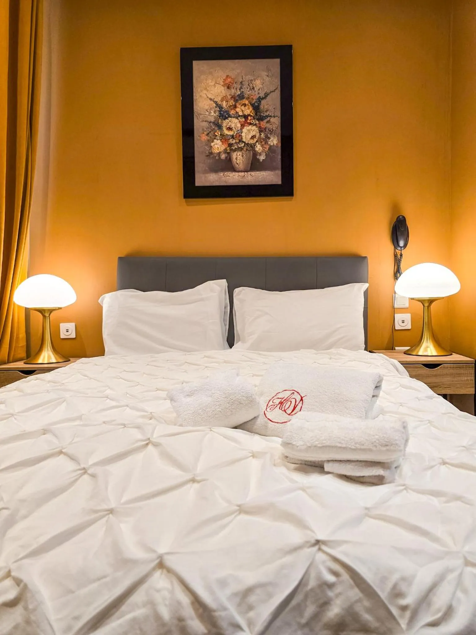 Bed in Hôtel Les Voyageurs