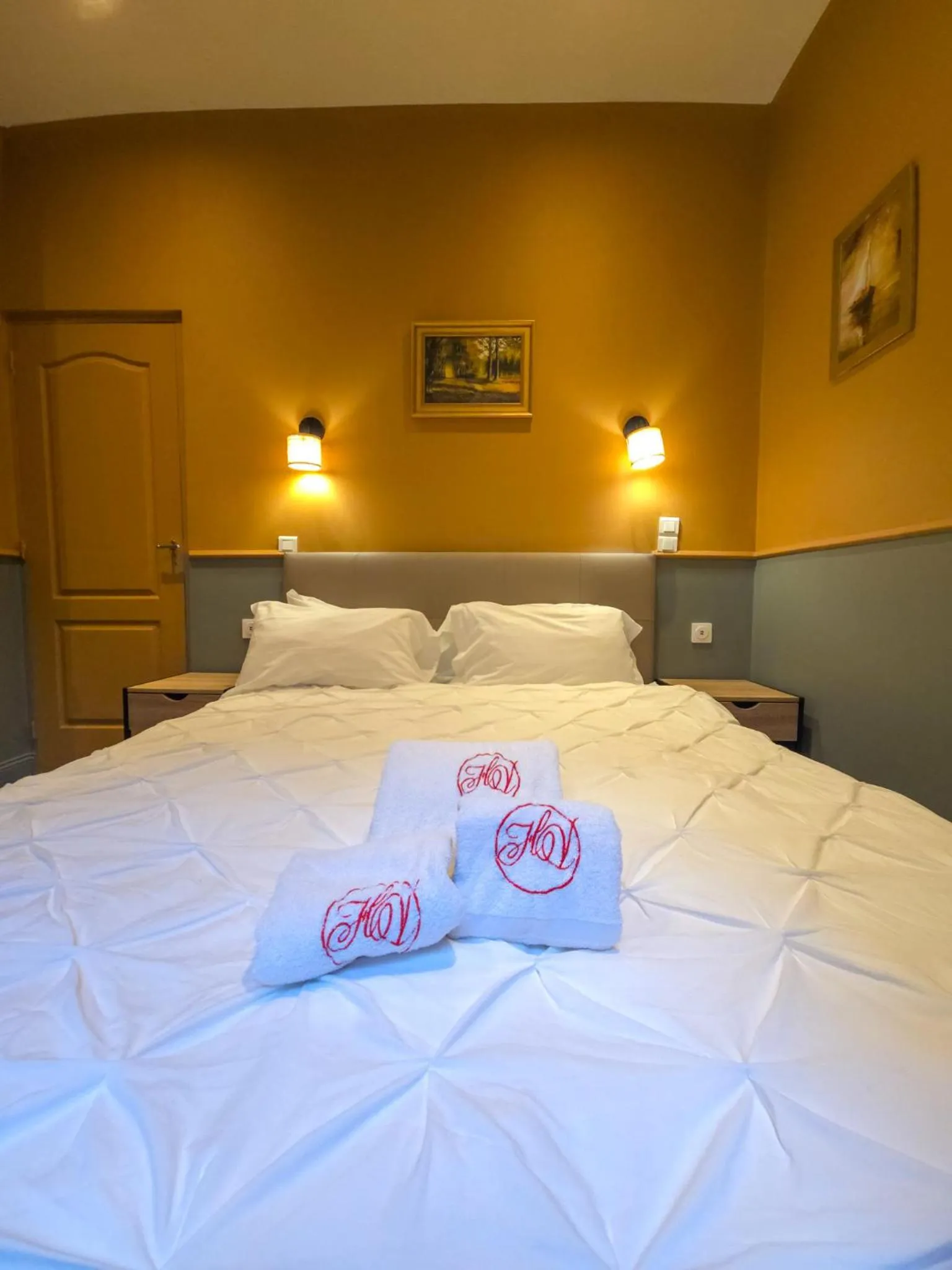 Bed in Hôtel Les Voyageurs