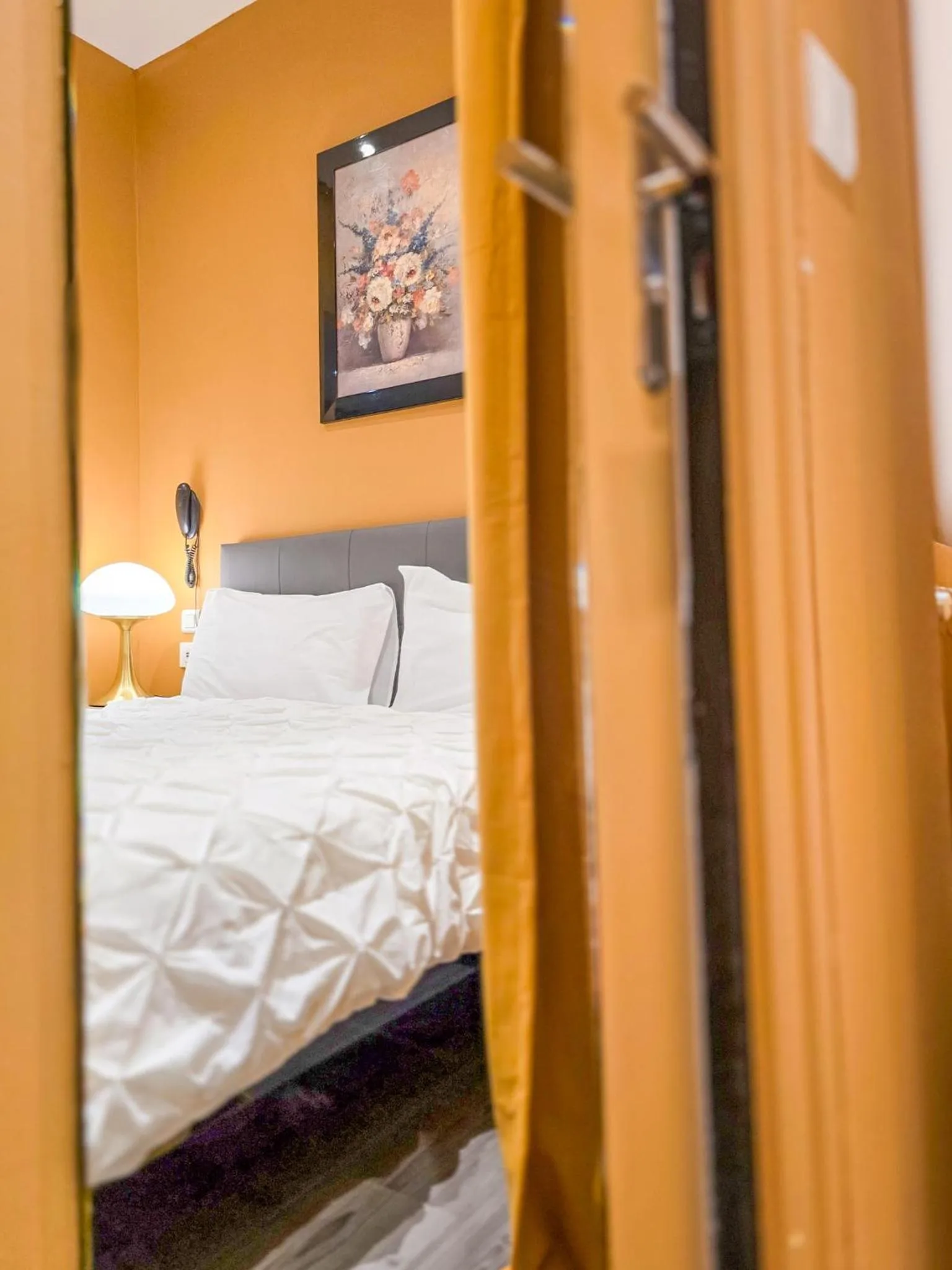 Bed in Hôtel Les Voyageurs